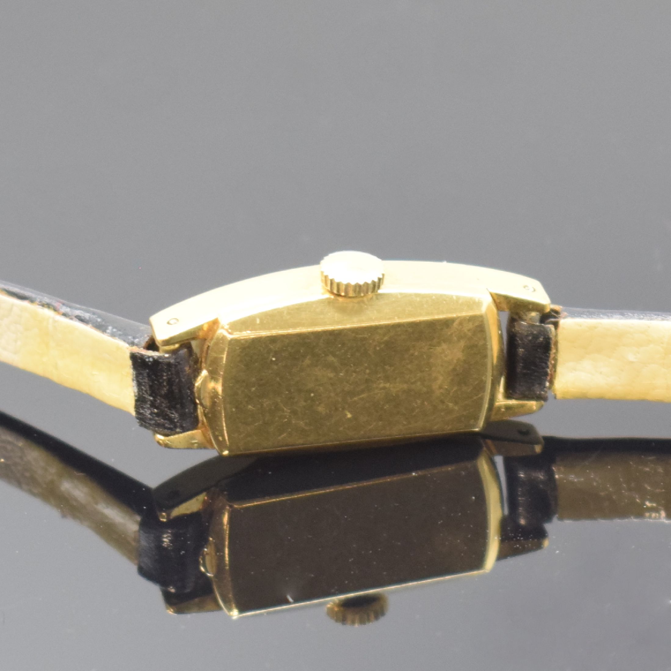 Detail c: OMEGA Damenarmbanduhr in GG 750/000, Schweiz um 1969, Handaufzug, 2-teil. Geh., Boden aufgedr., gold. Zifferbl. m. aufges. Std.- Ind., rotverg. Werk ...