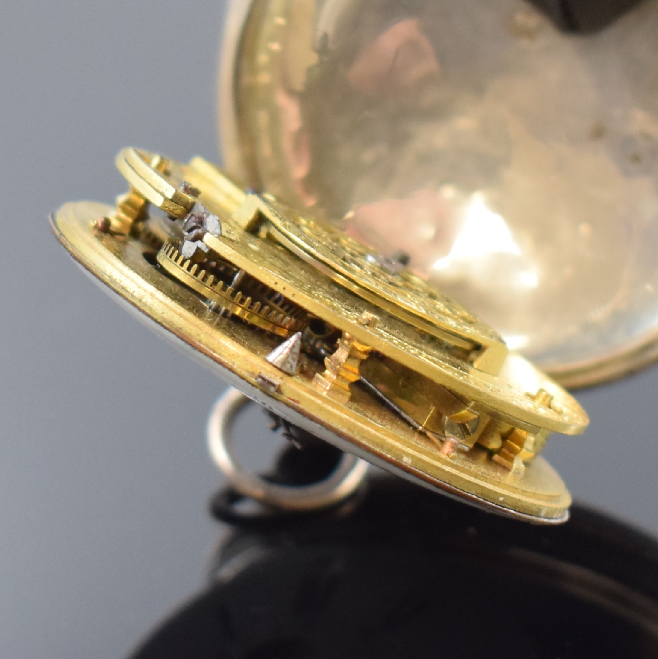 Detail g: FRANCOIS OLIVIER Dumont Spindeltaschenuhr mit Datum, Frankreich um 1825, Silbergehäuse, Emailzifferbl. m. Malerei besch., röm. Zahlen, Datum (zu ...