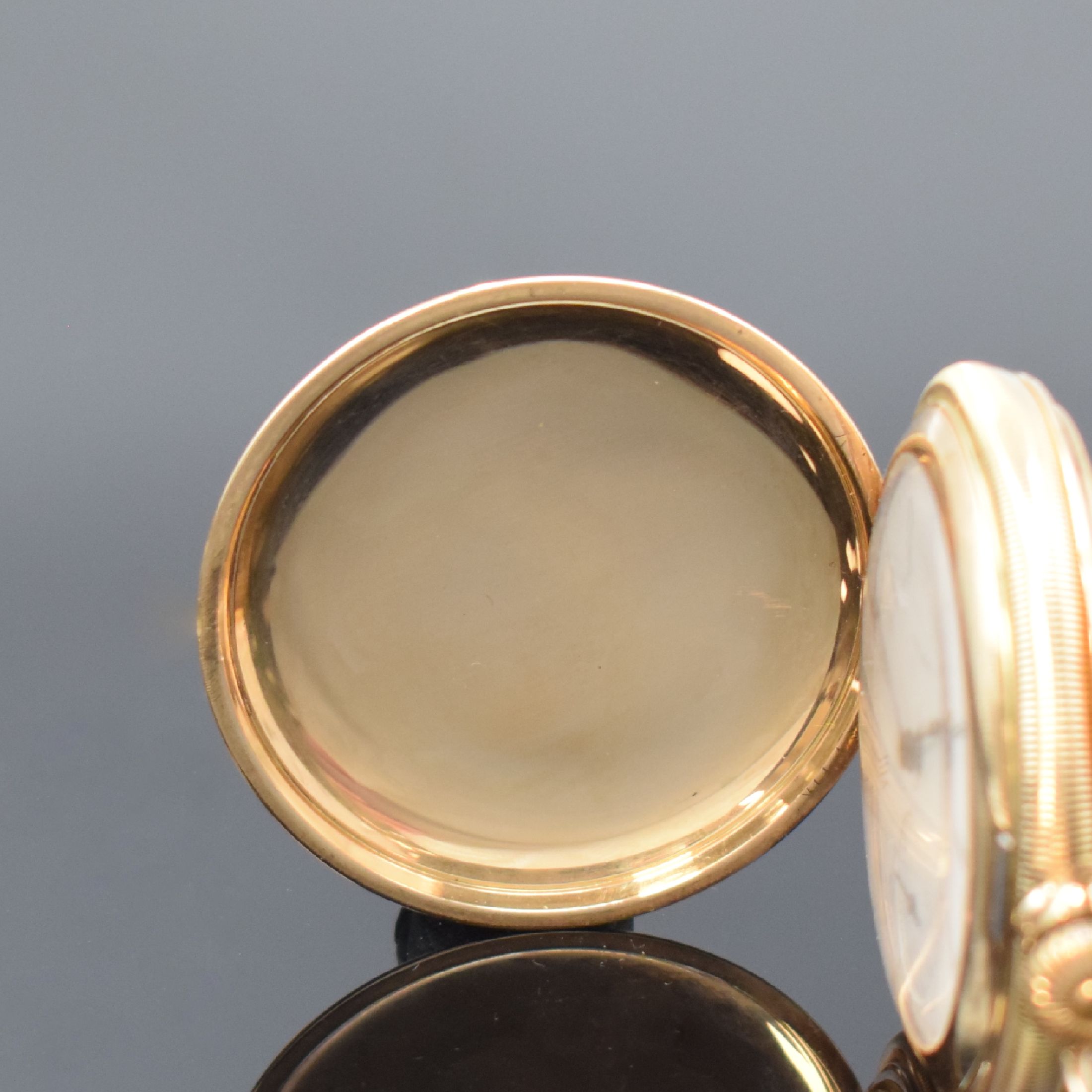 Detail a: WALTHAM Savonette in RoseG 585/000, USA um 1905, Emailzifferbl. m. röm. Zahlen u. roter arab. Minuterie, Cuvette m. Widmung, Ankerwerk m. Komp.-Unr. ...