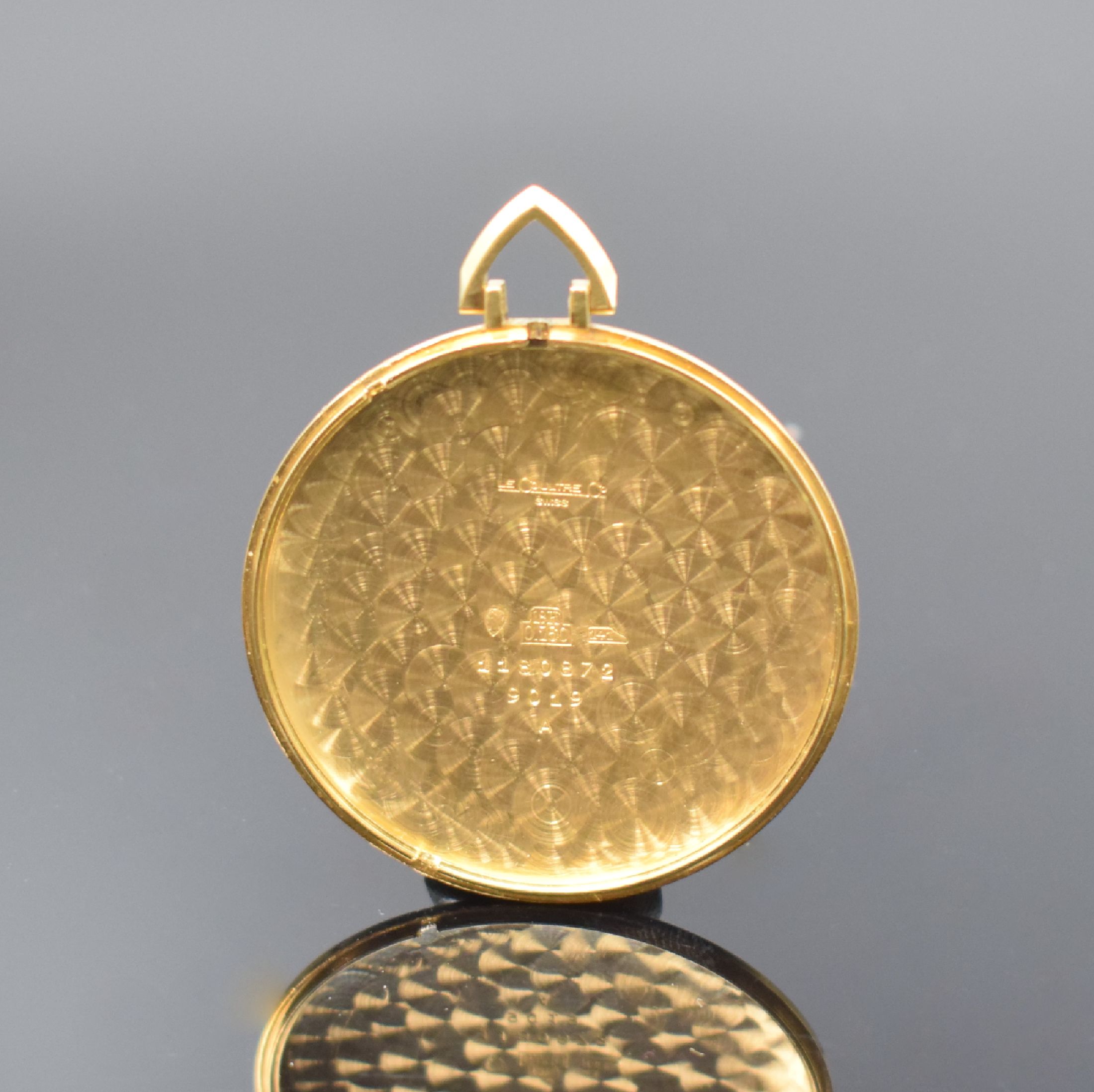 Detail b: Jaeger-LeCoultre Frackuhr in GG 750/000 Referent 9019, Schweiz um 1960, Handaufzug, 2-teil. Gehäuse, Boden gedr., silb. Zifferbl. m. aufges. gold. ...