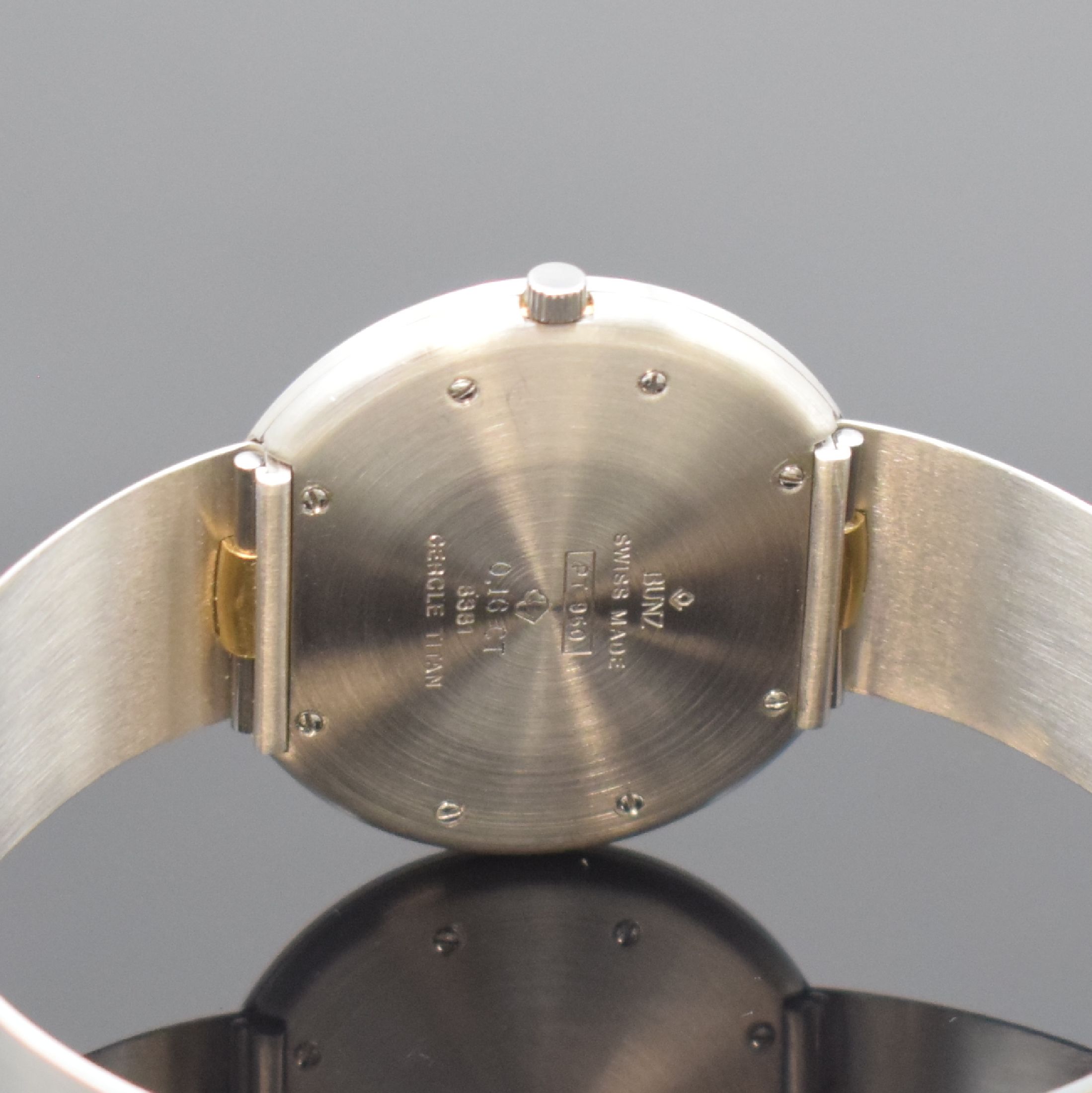 Detail a: BUNZ Designer-Damenarmbanduhr in Platin mit Platinspange, Schweiz um 1995, quarz, 8-fach verschr. Gehäuse, silb. Zifferbl., silb. Zeiger, ...