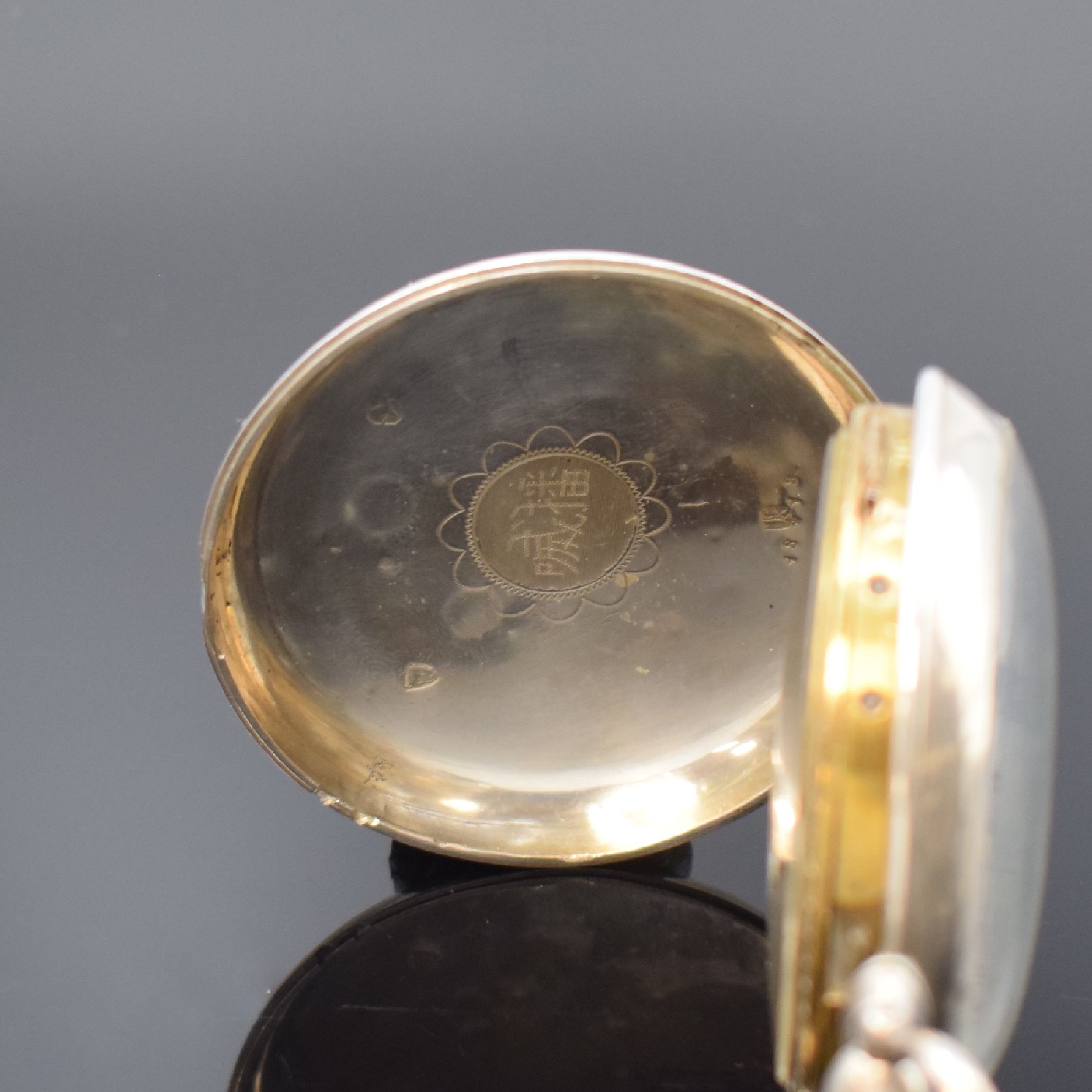 Detail b: Offene Taschenuhr für chinesischen Markt, Schweiz um 1880, Silbergehäuse, bemaltes Zifferbl. m. röm. Zahlen, Scheinpendel b. 6, Birnenzeiger, ...