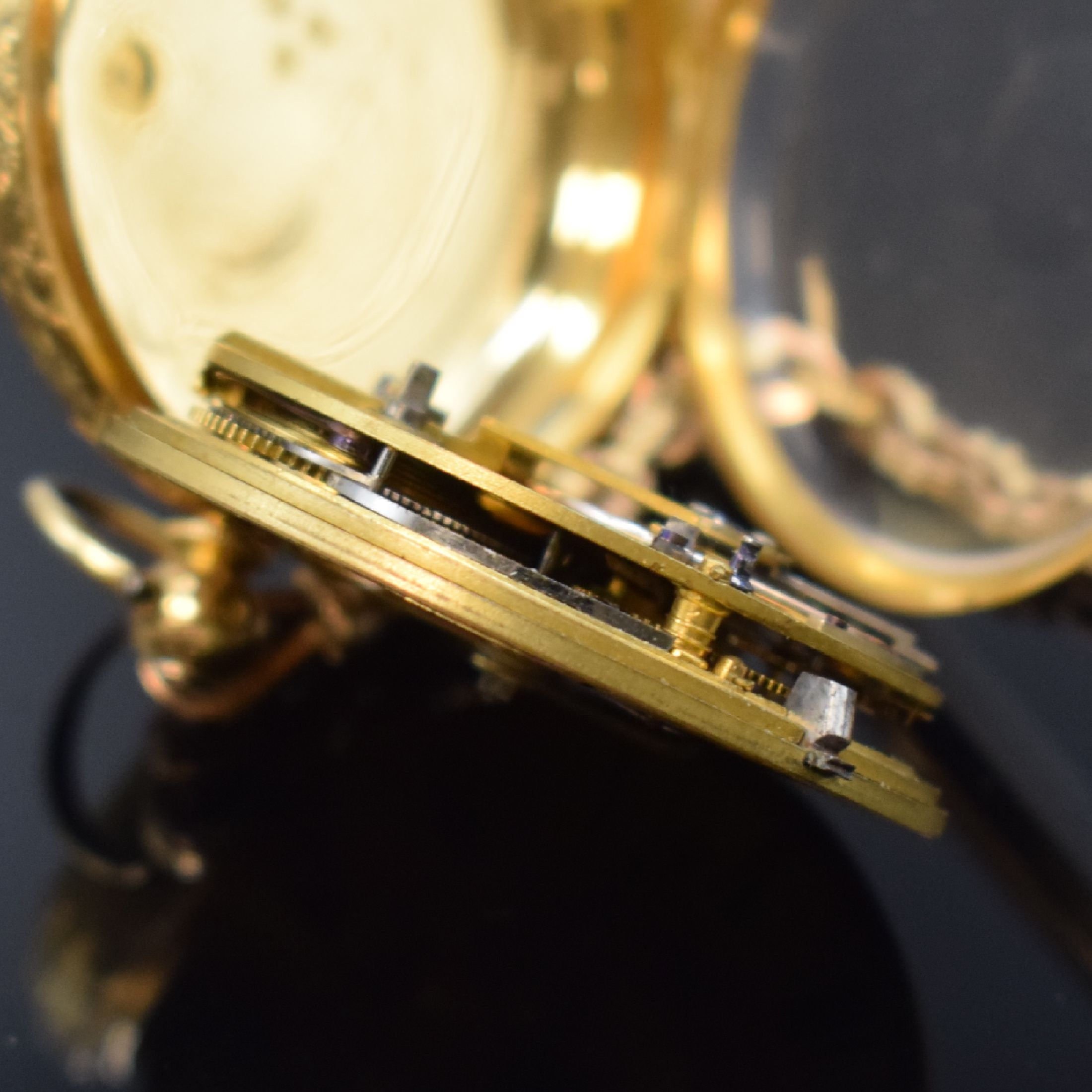 Detail g: R. SOHNSON Sheffield offene Taschenuhr in GG 750/000 mit Kette in GG/RG 375/000, England um 1840, 3-teil. Gehäuse, gold. Zifferblatt m. röm. ...