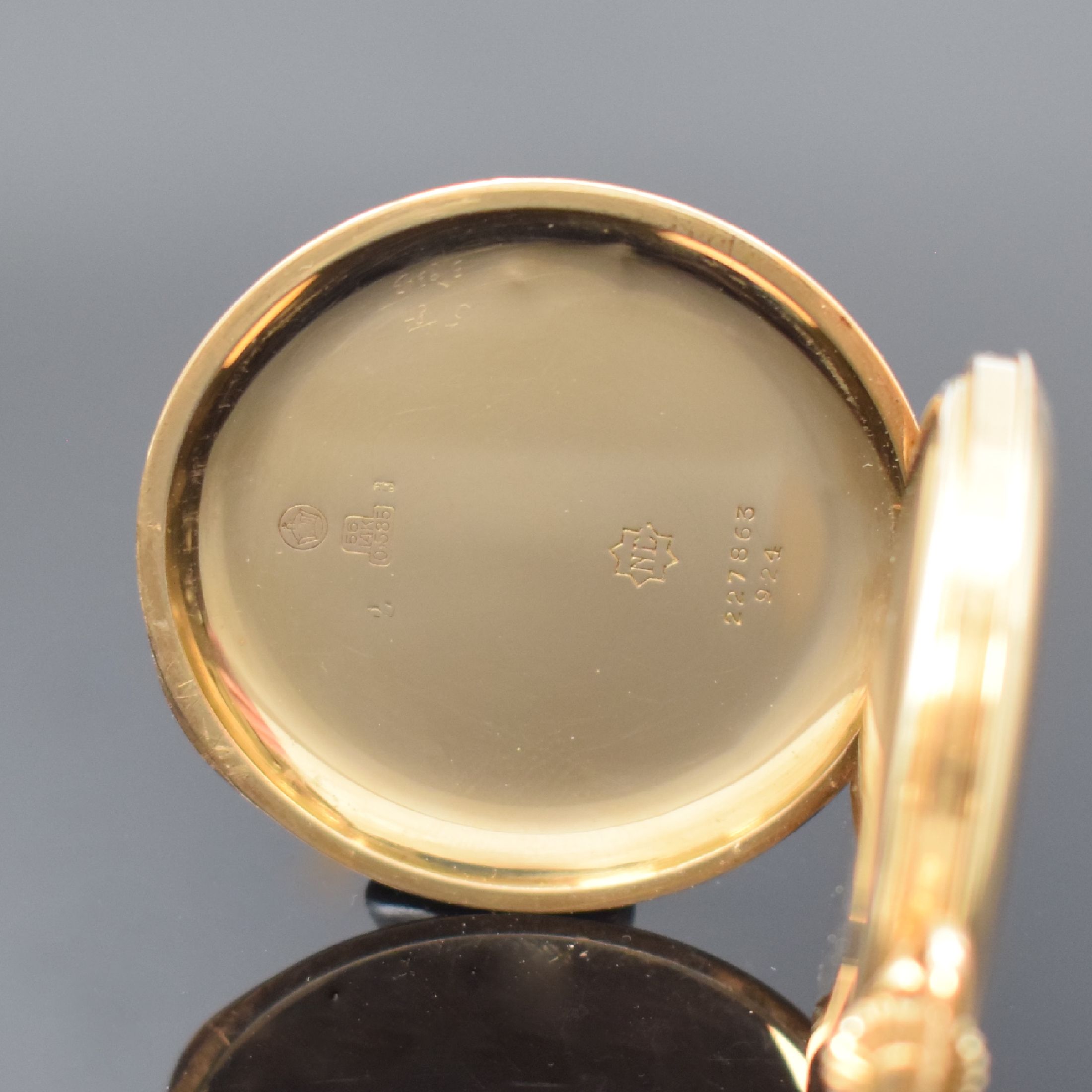 Detail c: NESTOR Savonette in RoseG 585/000, Schweiz um 1915, 3-Deckel Goldgeh., Metallzifferbl., gebl. Kathedralzeiger, arab. Zahlen, Komp.- Unr. m. gebl. ...