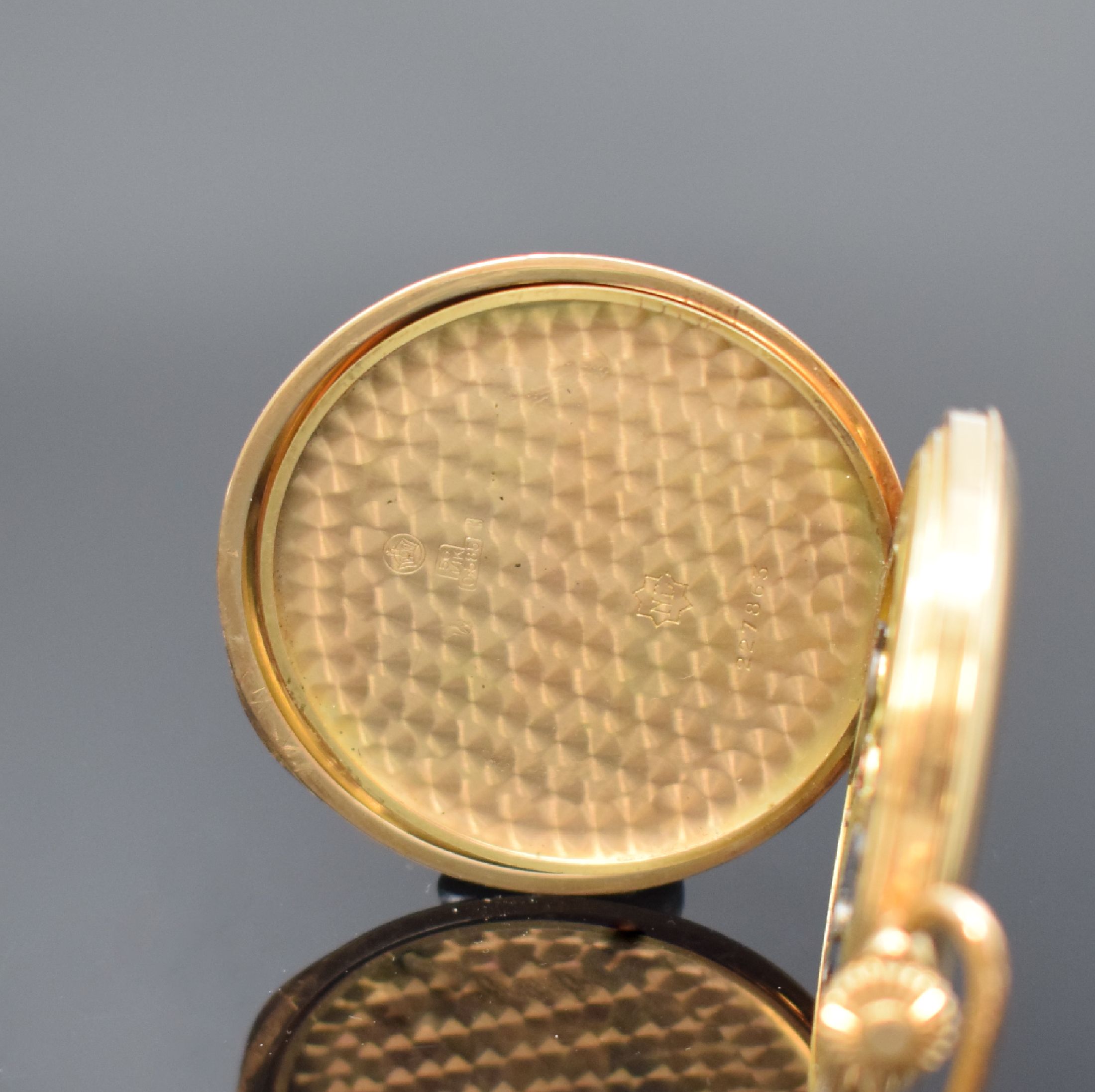 Detail e: NESTOR Savonette in RoseG 585/000, Schweiz um 1915, 3-Deckel Goldgeh., Metallzifferbl., gebl. Kathedralzeiger, arab. Zahlen, Komp.- Unr. m. gebl. ...