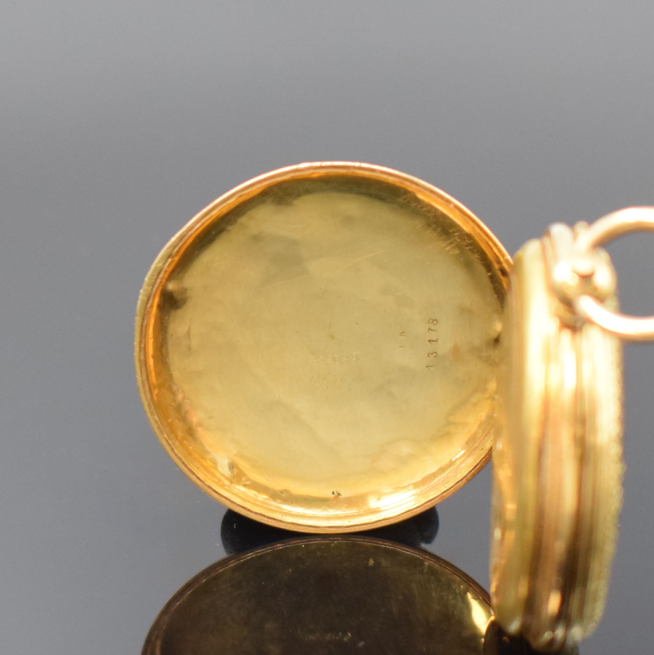 Detail d: DUBOIS & Cie Damentaschenuhr in GG 750/000, Schweiz um 1870, 2-Deckel Goldgeh. dell., Emailzifferbl. riss., Zeiger ers., Zylinderwerk, D. ca. 33 mm, ...