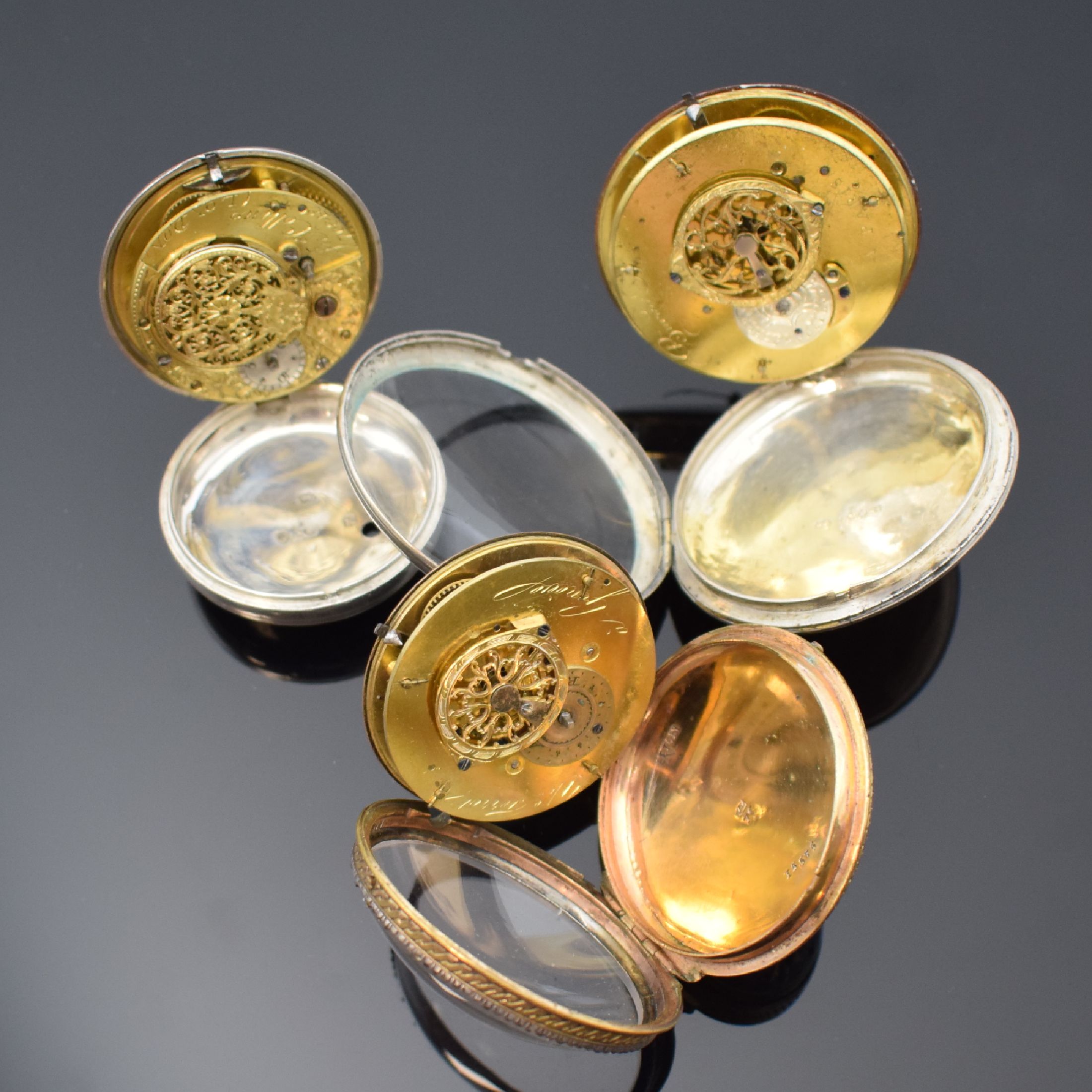 Detail c: 3 Spindeltaschenuhren: BREGUET, Ph. TERROT und Jn. COLLINS, Schweiz/England um 1820 - 1850, 2x in Silber u. 1x verg. und mit Emailmalerei (besch.) u. ...