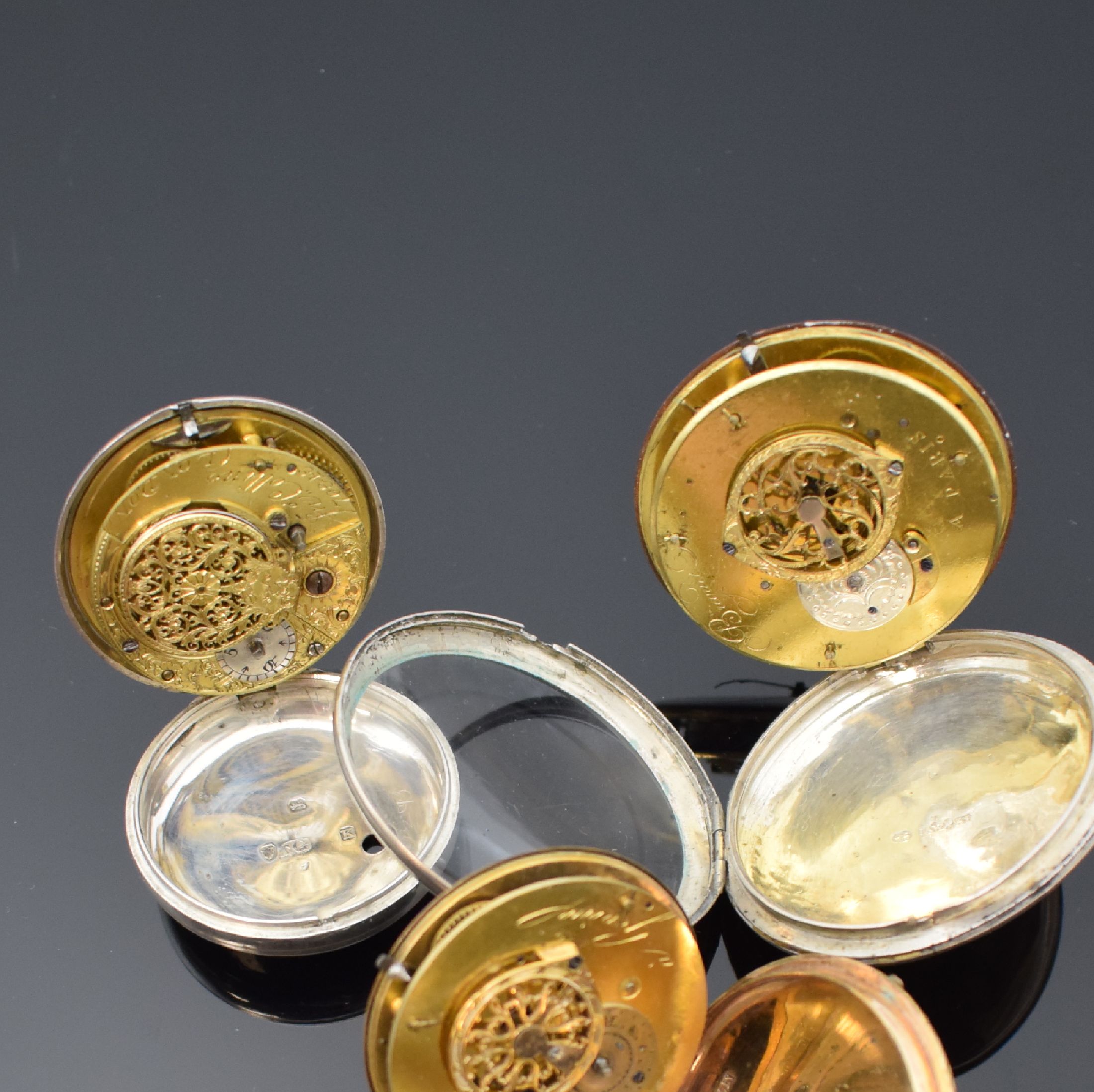 Detail d: 3 Spindeltaschenuhren: BREGUET, Ph. TERROT und Jn. COLLINS, Schweiz/England um 1820 - 1850, 2x in Silber u. 1x verg. und mit Emailmalerei (besch.) u. ...