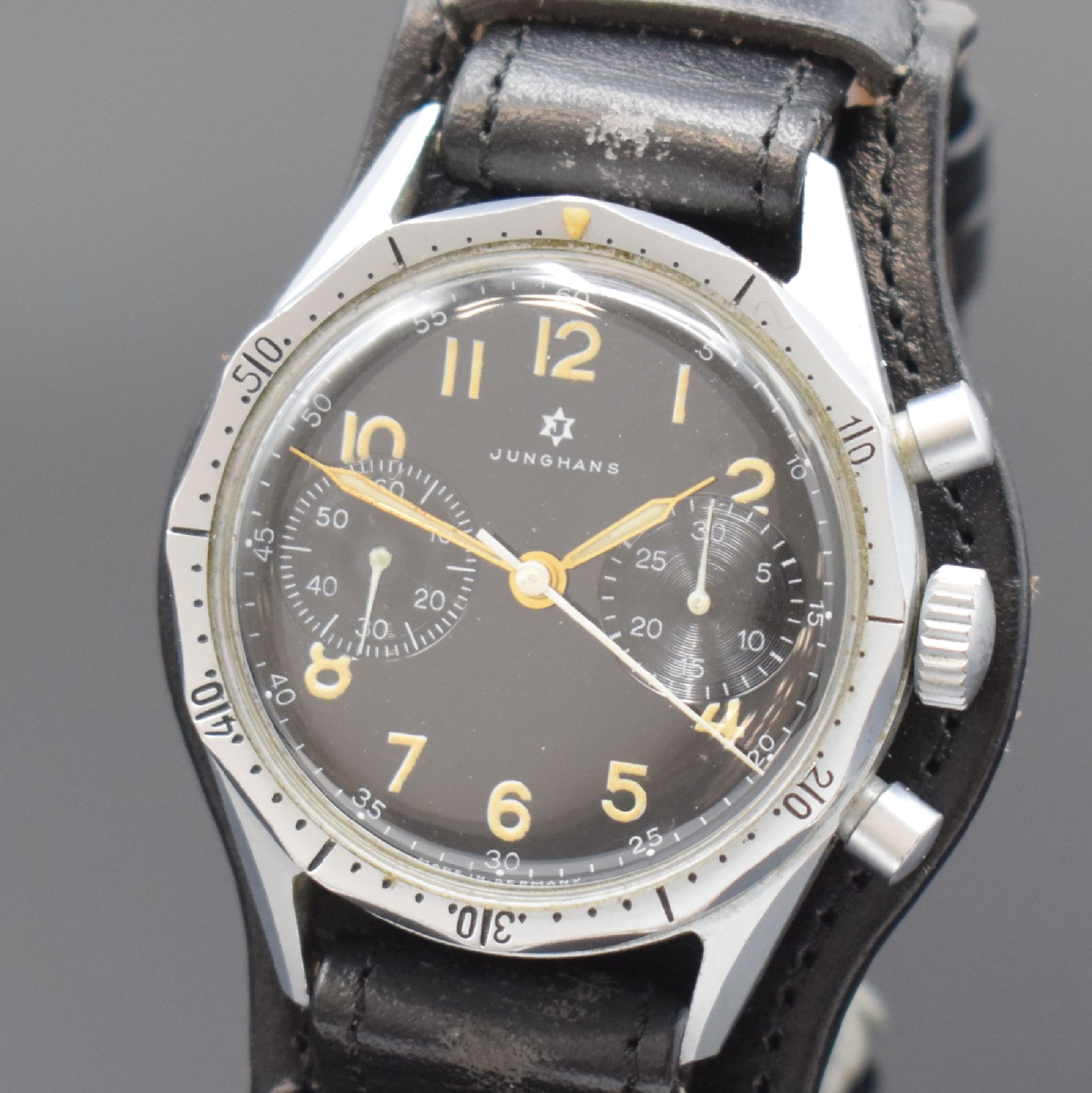 Detail a: JUNGHANS Fliegerchronograph der Bundeswehr mit Kaliber 88, Deutschland um 1960, Handaufzug, matt verchr. Geh., Drehlünette m. 60er Teilung, geschr. ...