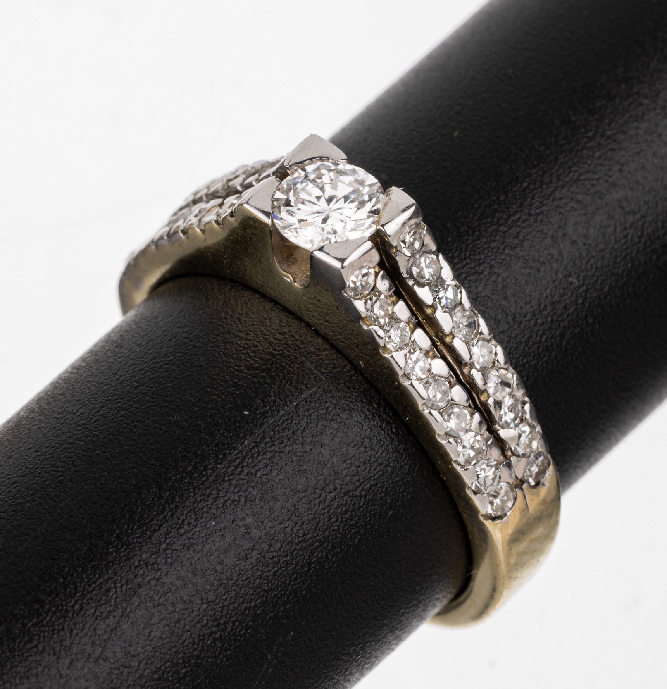 Detail a: 14 kt Gold Brillant Ring, GG 585/000, 1 Brillant ca. 0.35 ct und 36 8/8-Diamanten zus.ca. 0.50 ct, total 0.85 ct feines Weiß/vs, ca.5.4 g, RW 55