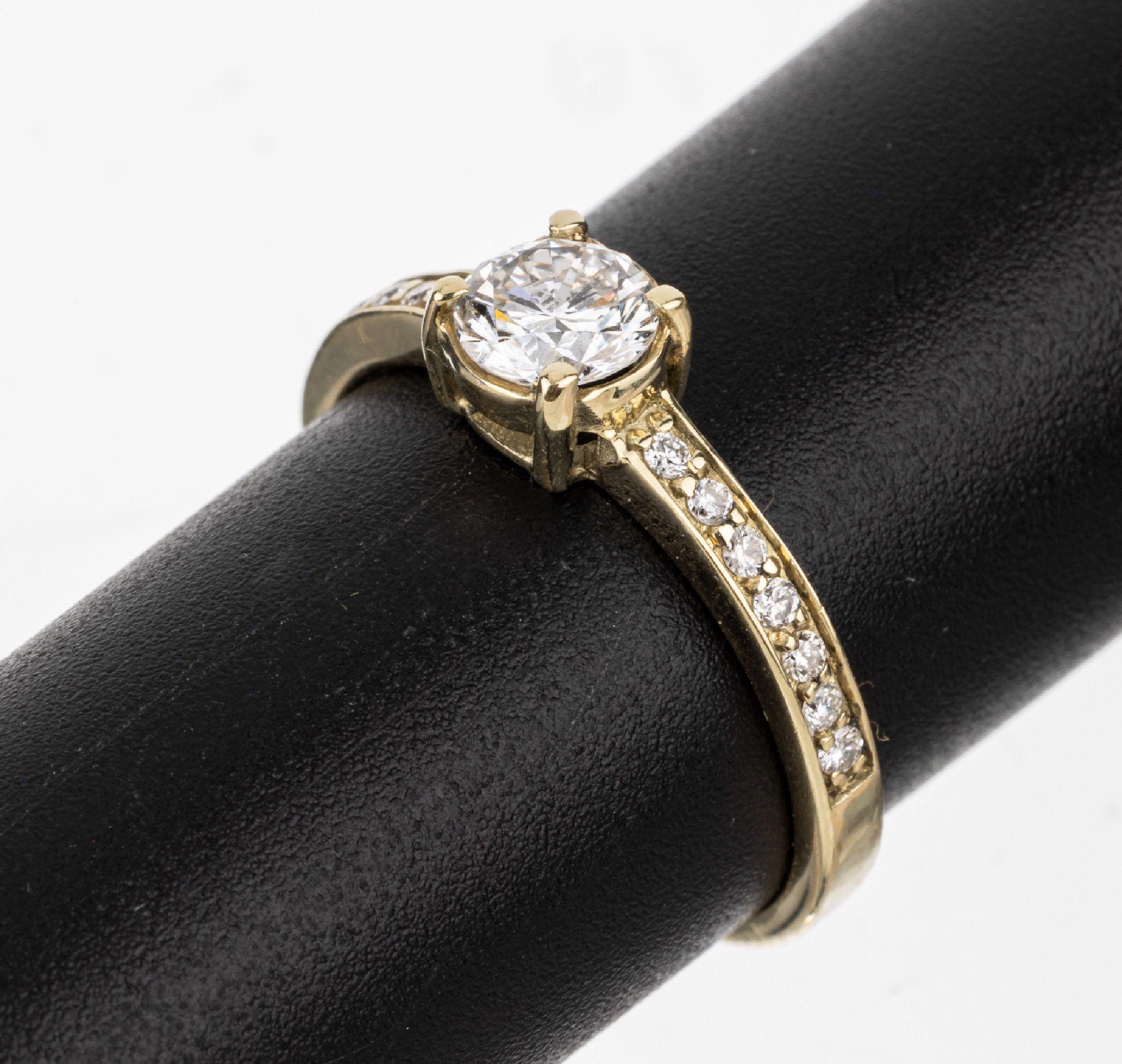Detail a: 14 kt Gold Brillant Ring, GG 585/000, 1 Brillant ca. 0.55 ct feines Weiß/si, 14 Brillanten zus. ca. 0.14 ct Weiß/si, ca. 2.1 g, RW 54