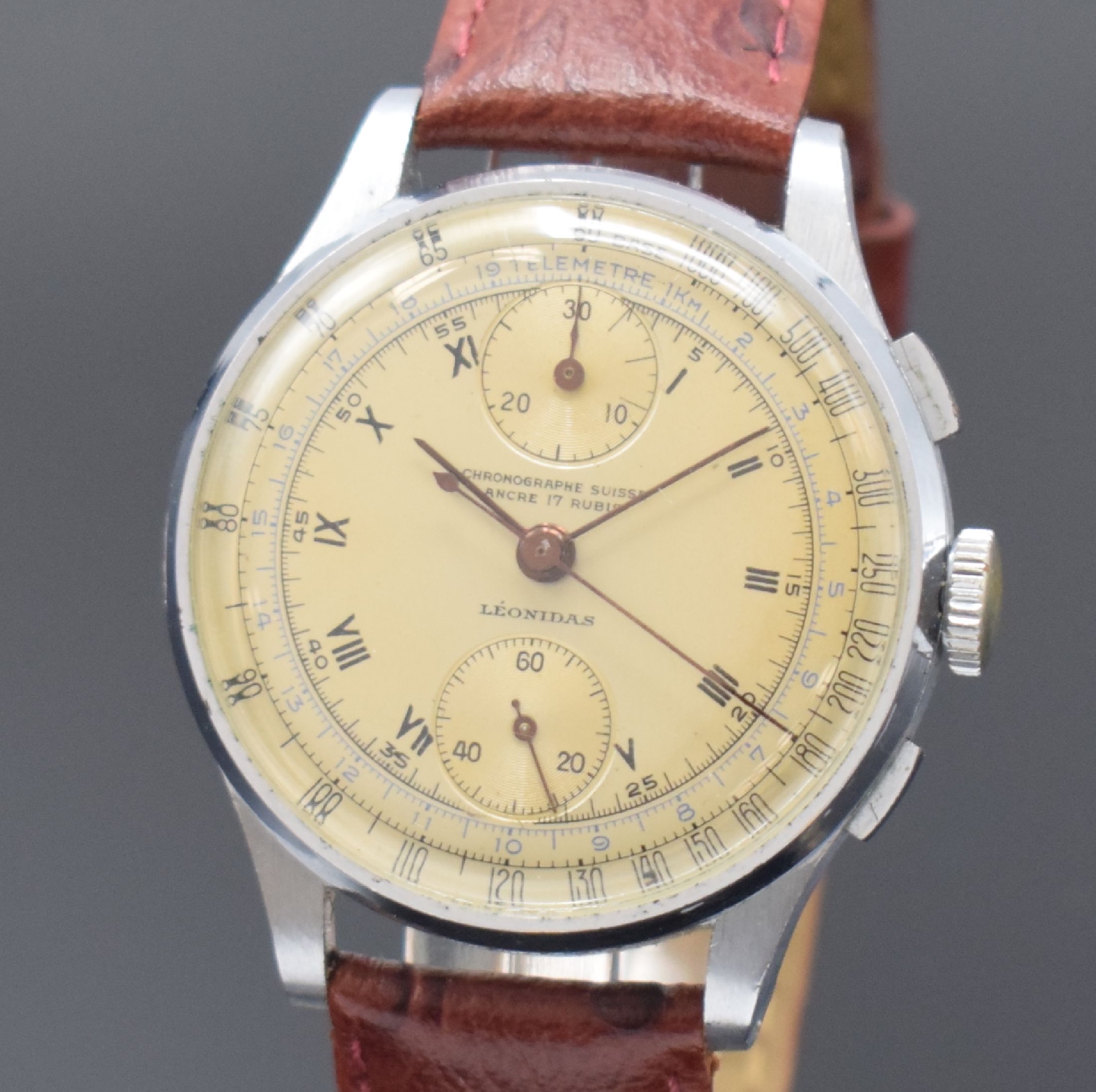 Detail a: CHRONOGRAPHE SUISSE / LEONIDAS Schaltradchronograph, Handaufzug Schweiz 1940er Jahre, verchr. Gehäuse, Stahlboden aufgedr., silb. Duoton-Zifferbl. ...