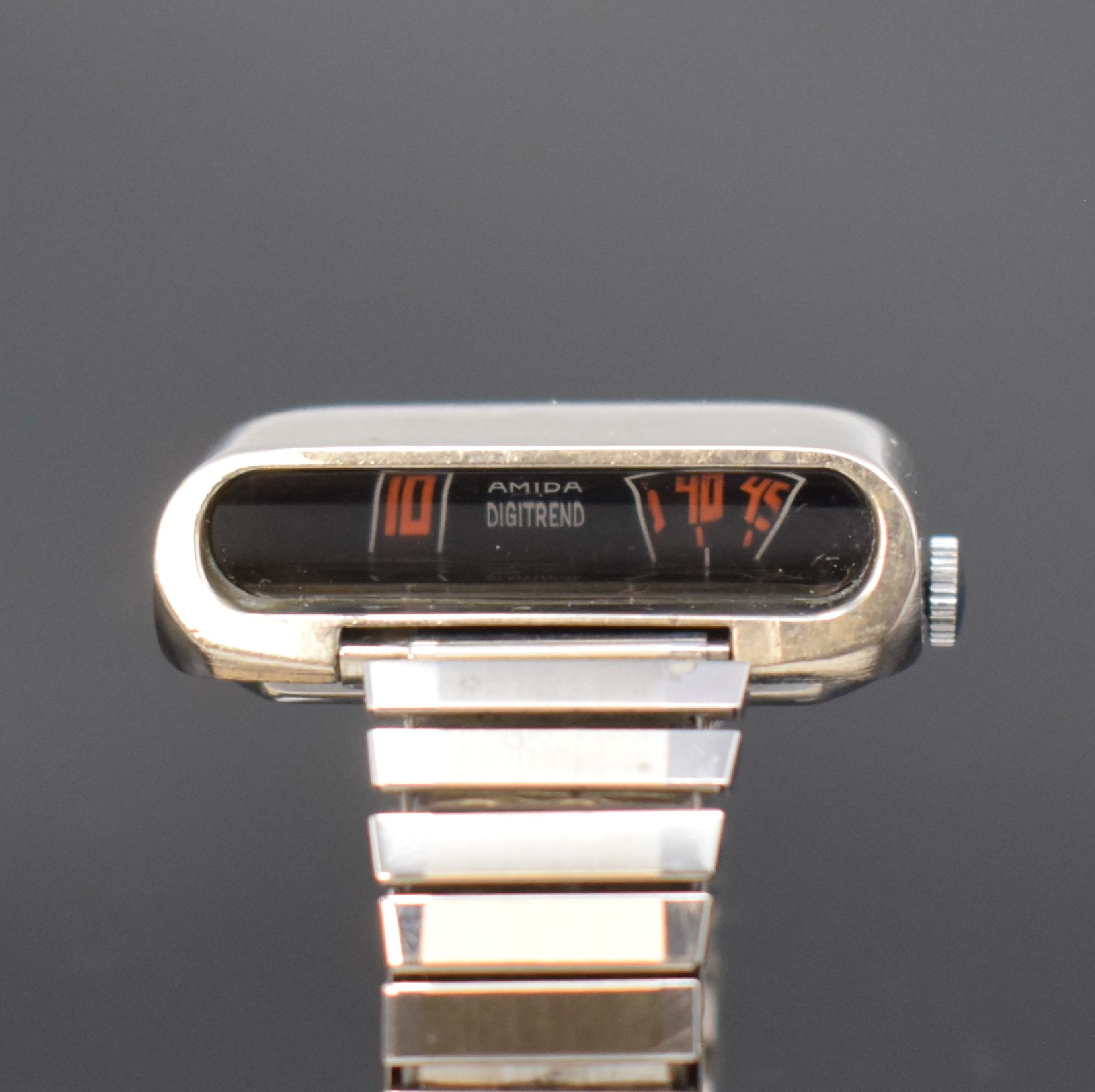 Detail a: AMIDA Digitrend seltene Herrenarmbanduhr mit gespiegelter digitaler Anzeige, Schweiz um 1970, Handaufzug, Cockpit-Design, US Patent 3685283, verchr. ...