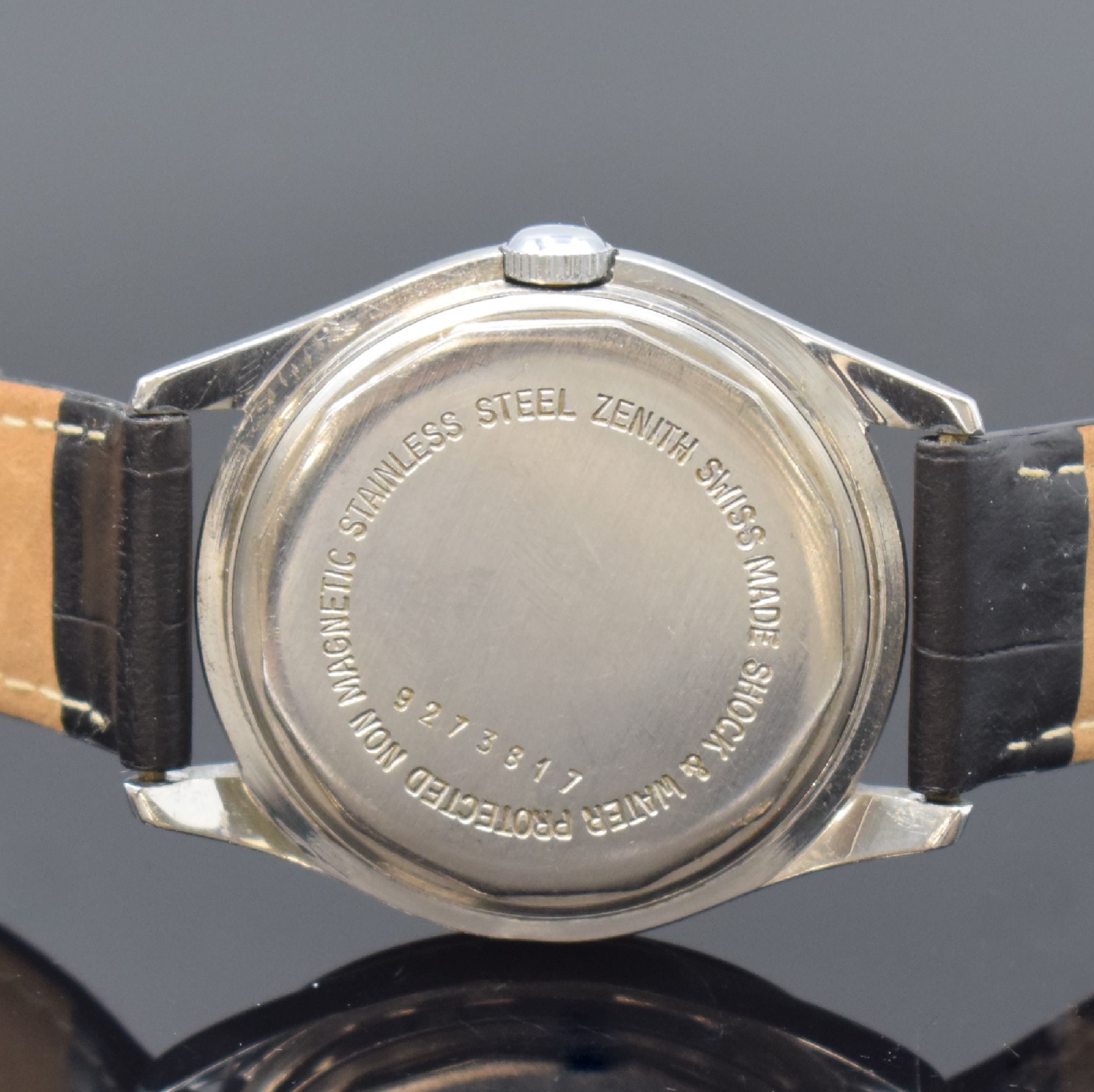 Detail c: ZENITH seltene Herrenarmbanduhr Kaliber 133.8, Schweiz um 1956, Hammerautomatik, Edelstahlgeh., Boden verschr., silb. Zifferbl. m. aufges. Std.-Ind. ...