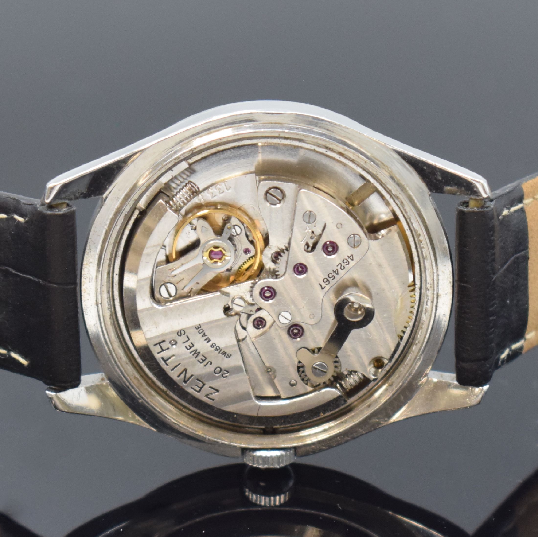 Detail e: ZENITH seltene Herrenarmbanduhr Kaliber 133.8, Schweiz um 1956, Hammerautomatik, Edelstahlgeh., Boden verschr., silb. Zifferbl. m. aufges. Std.-Ind. ...