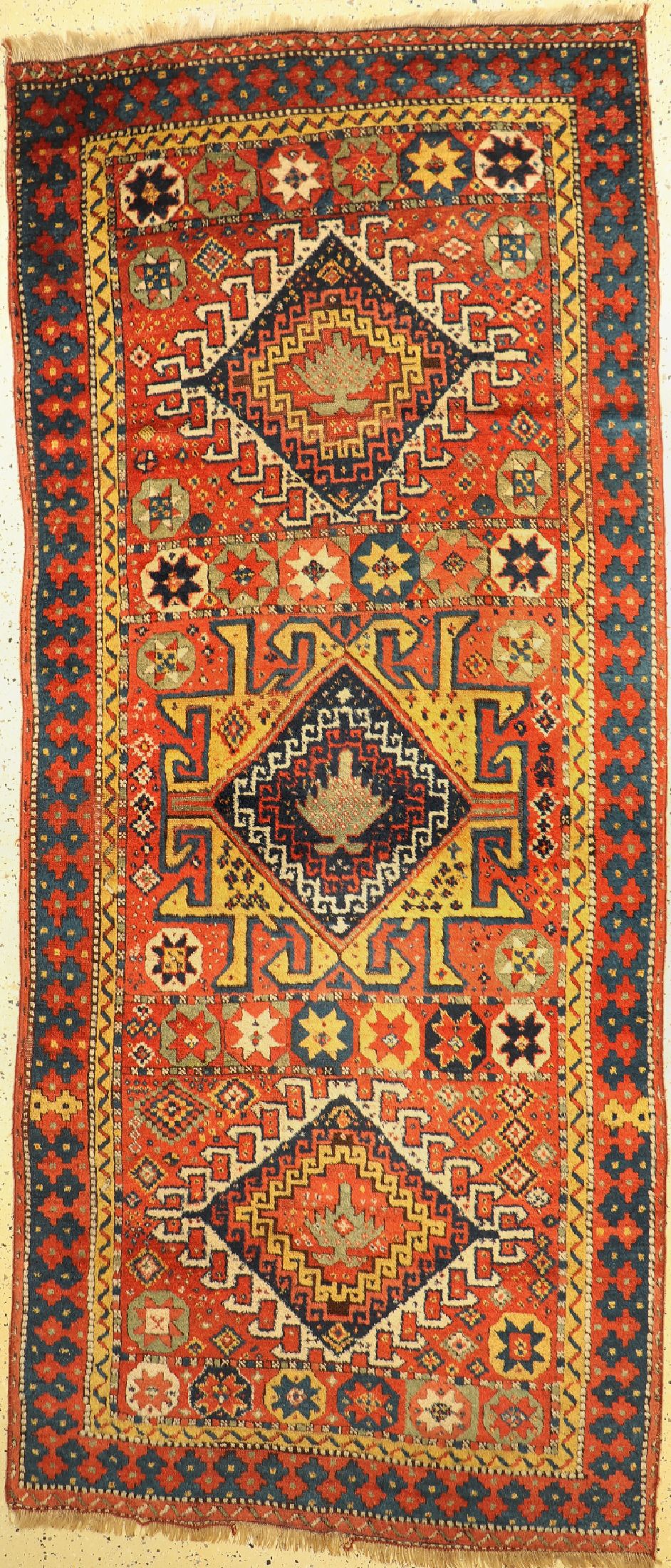 Kurdischer Dorfteppich, Persien, um 1900, Wolle auf Wolle, ca. 305 x 135 cm, EHZ: 2-3, (Oxidierte Stellen)