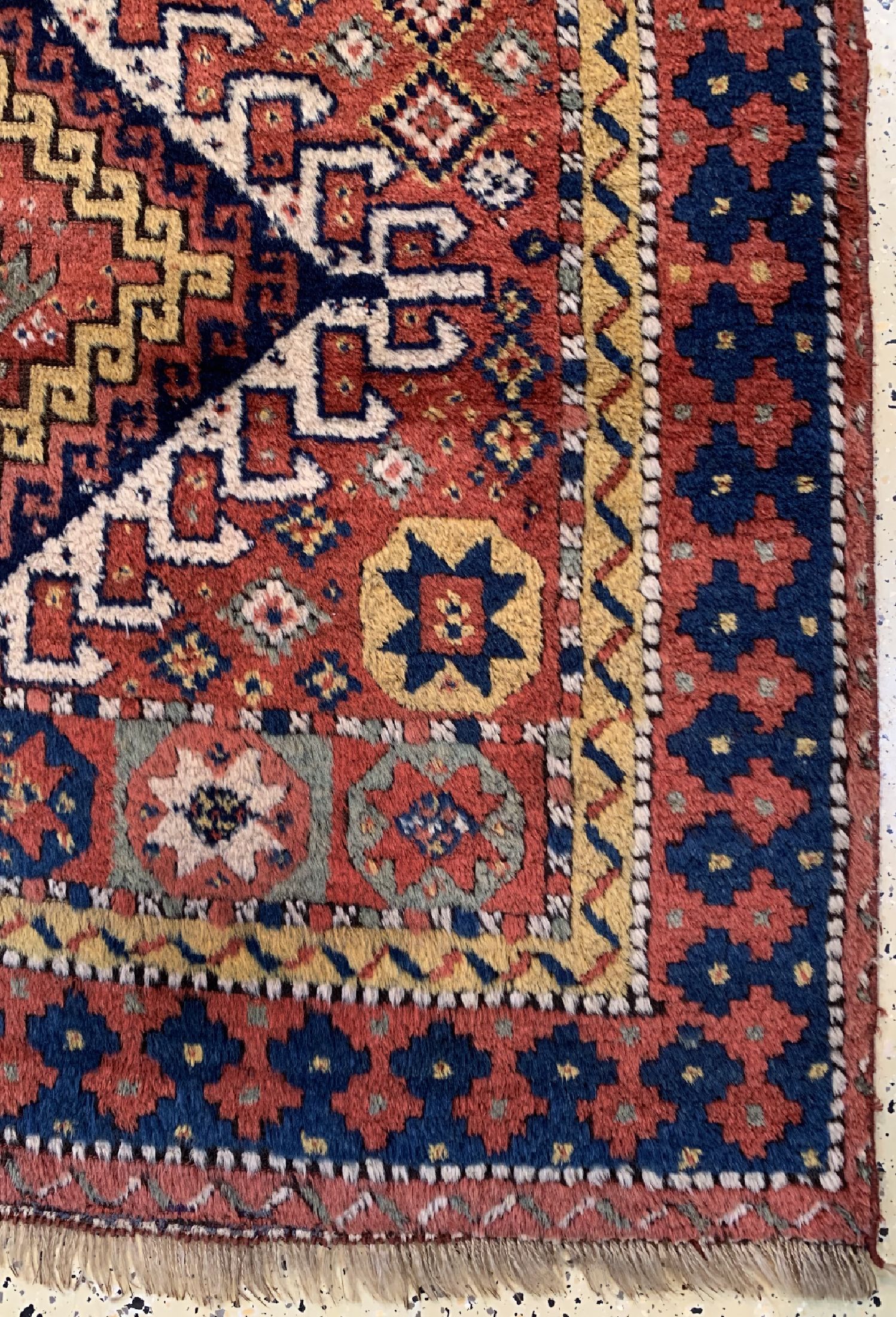 Detail a: Kurdischer Dorfteppich, Persien, um 1900, Wolle auf Wolle, ca. 305 x 135 cm, EHZ: 2-3, (Oxidierte Stellen)