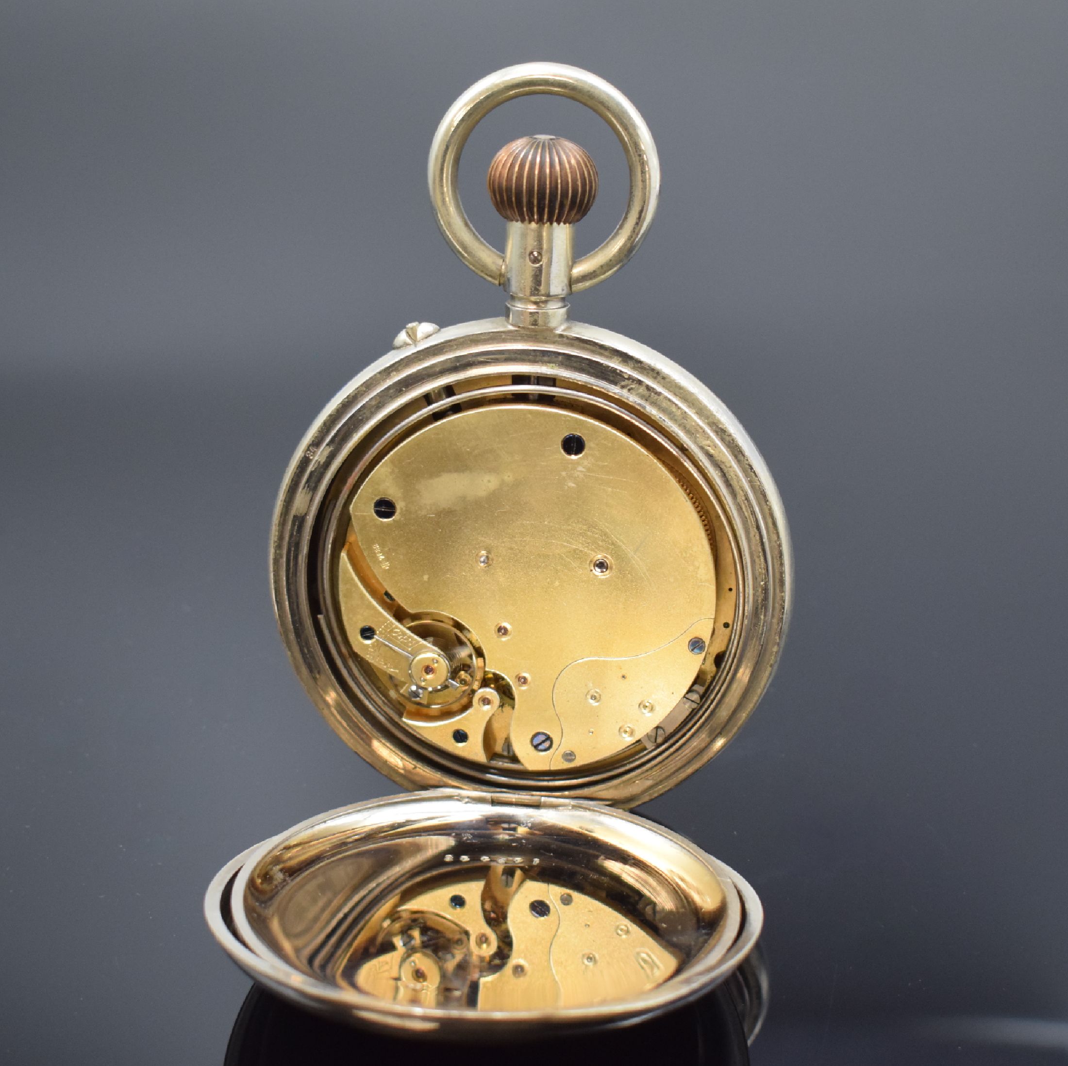 Detail f: Große offene Herrentaschenuhr mit 8-Tagewerk und 1/4 Repetition, sog. Dienstuhr, Schweiz um 1900, vern. Geh., D. ca. 82 mm, Emailzifferbl. m. fetten ...