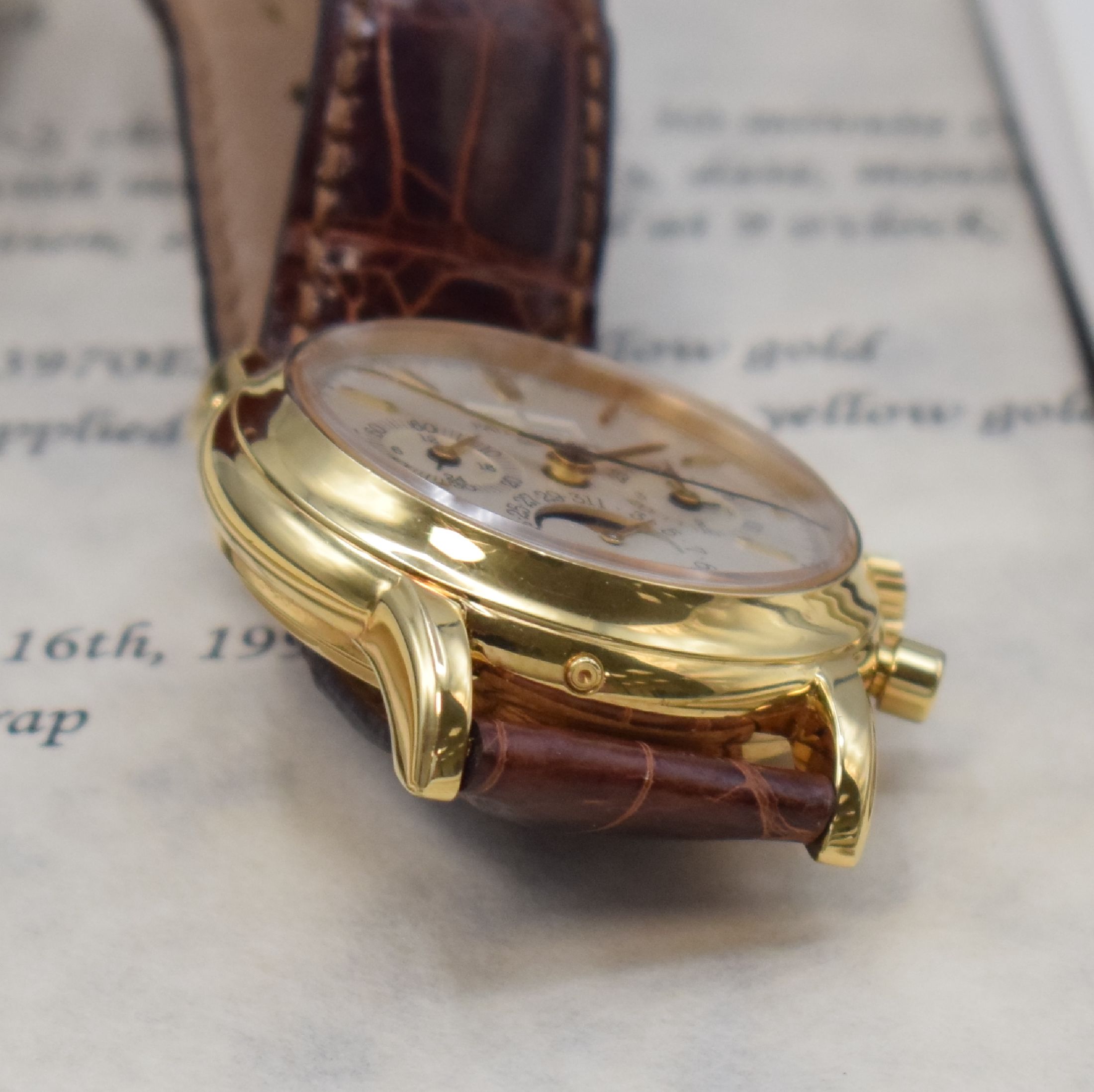 Detail e: PATEK PHILIPPE hochfeiner und extrem seltener, astronomischer Armbandchronograph mit ewigem Kalender Referenz 3970E, Handaufzug, GG 750/000 inkl. ...