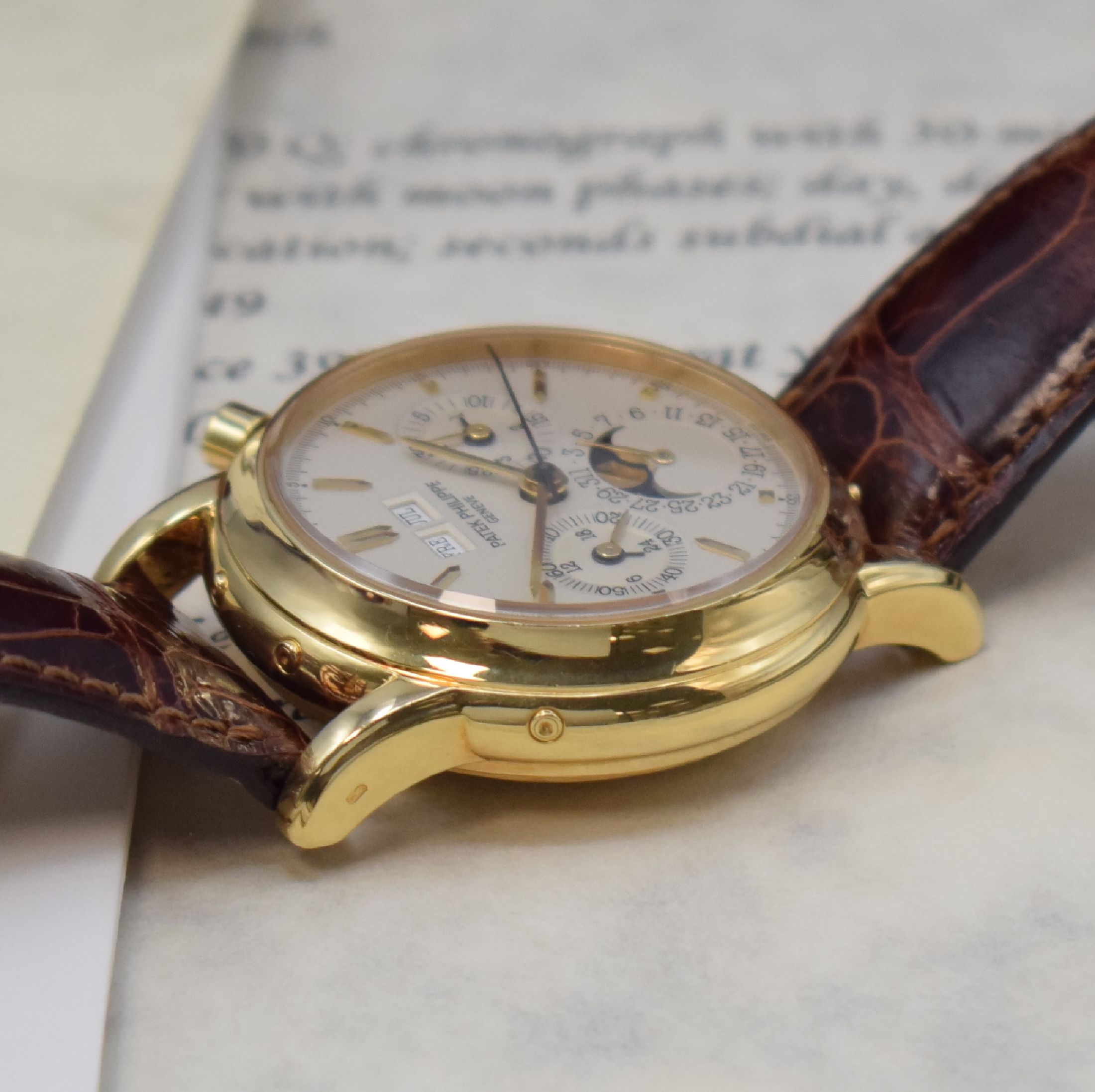 Detail f: PATEK PHILIPPE hochfeiner und extrem seltener, astronomischer Armbandchronograph mit ewigem Kalender Referenz 3970E, Handaufzug, GG 750/000 inkl. ...