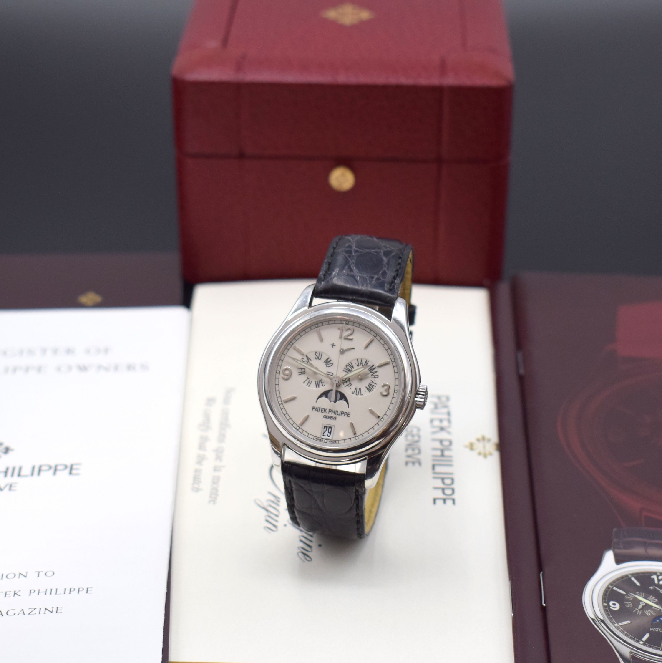 PATEK PHILIPPE hochfeiner und seltener, astronomischer Jahreskalender in WG 750/000 Referenz 5146G-001, Automatik, beids. vergl., Boden verschr., ...