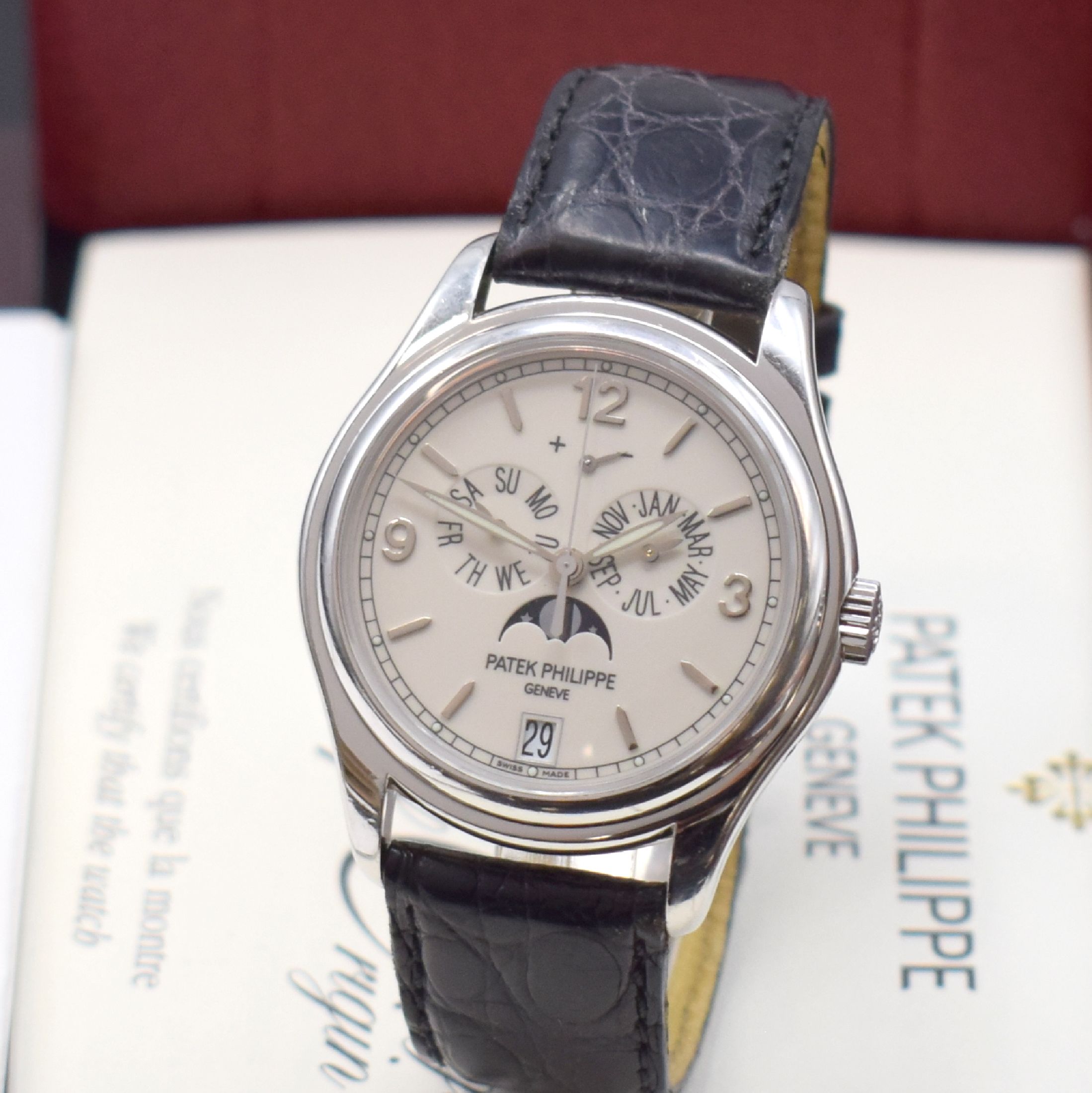 Detail a: PATEK PHILIPPE hochfeiner und seltener, astronomischer Jahreskalender in WG 750/000 Referenz 5146G-001, Automatik, beids. vergl., Boden verschr., ...