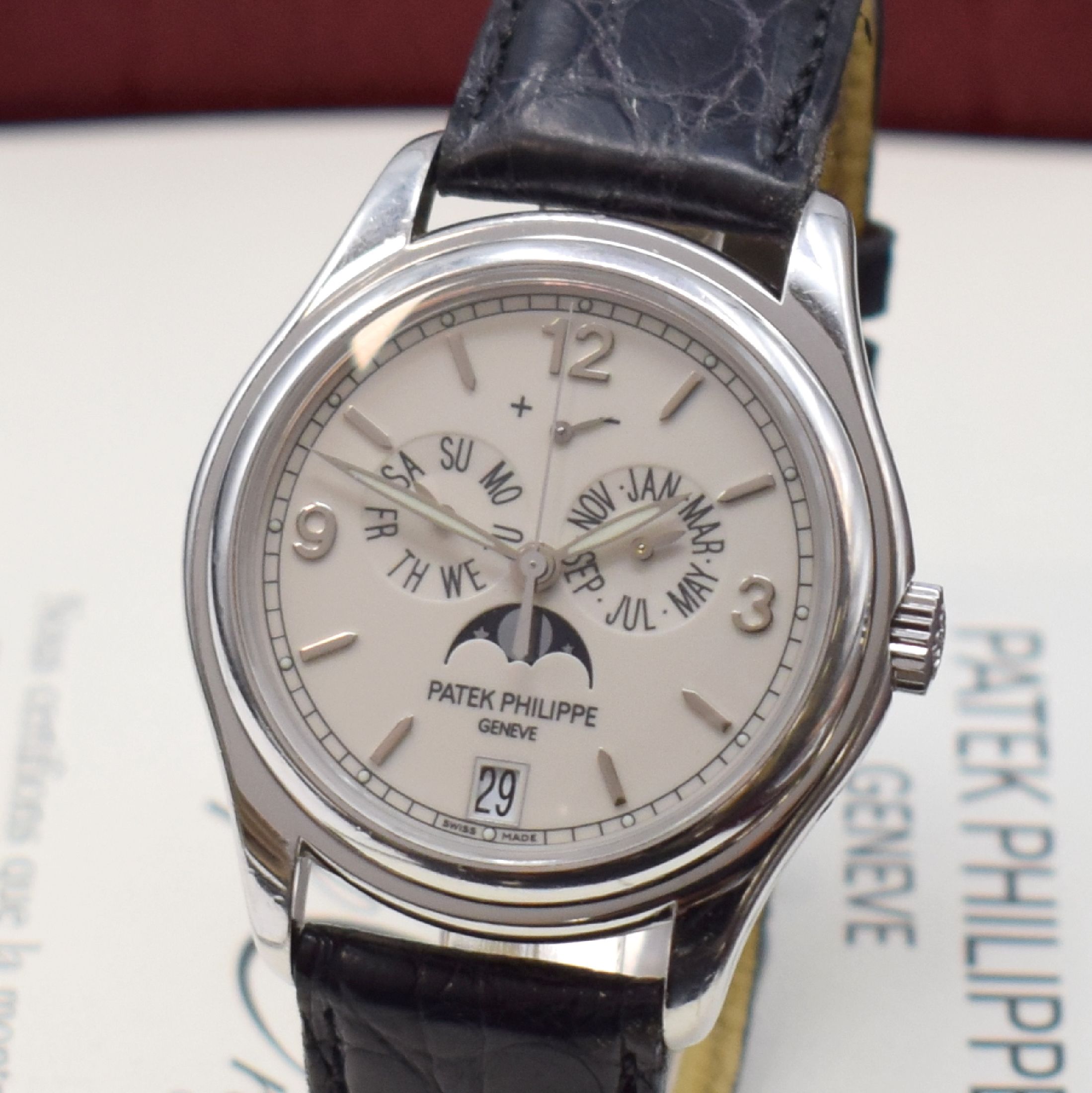 Detail b: PATEK PHILIPPE hochfeiner und seltener, astronomischer Jahreskalender in WG 750/000 Referenz 5146G-001, Automatik, beids. vergl., Boden verschr., ...