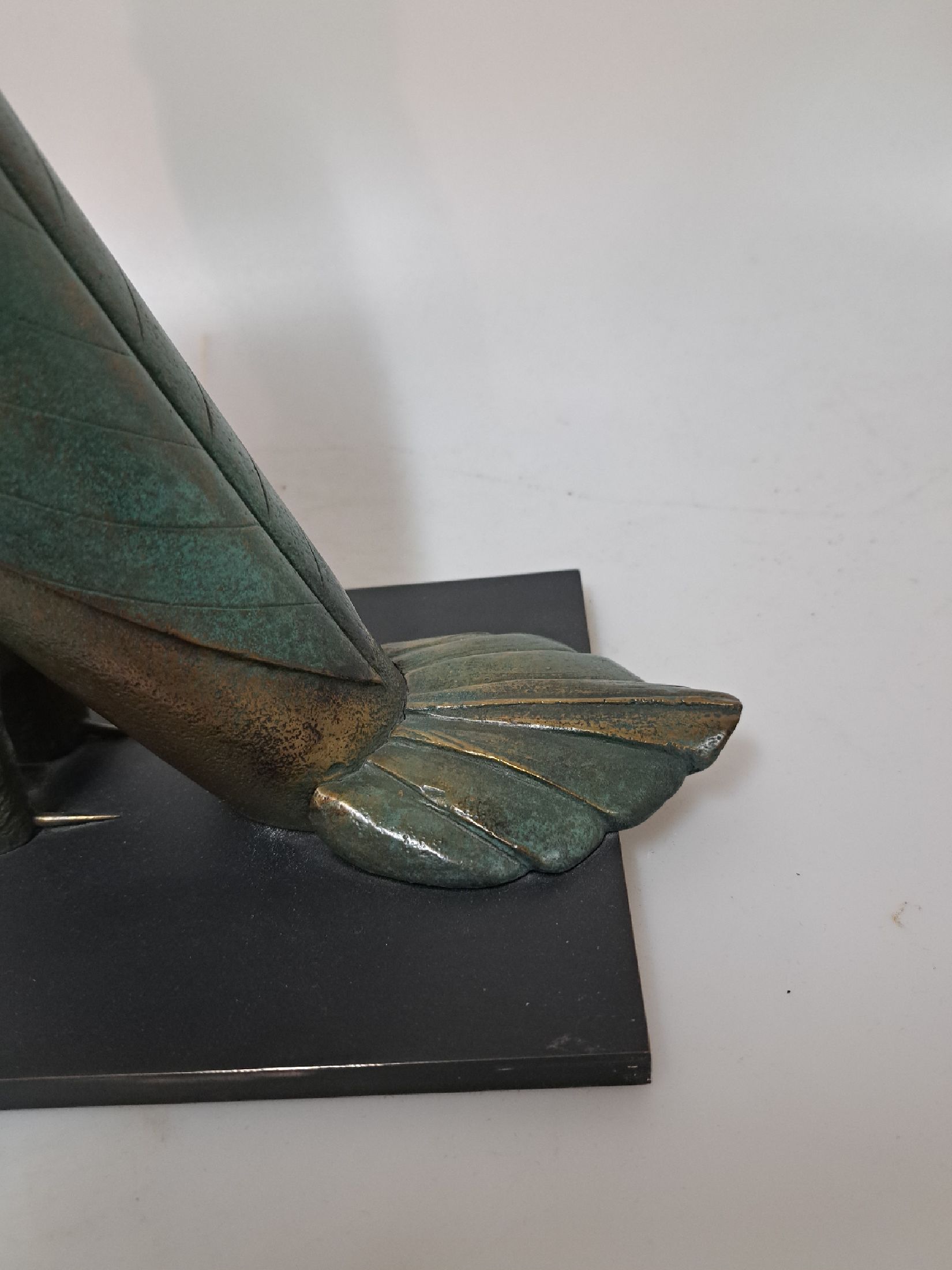 Detail d: Paul Wunderlich, 1927-2010, Eule, Bronzeplastik mit drehbarem Kopf (um 360 Grad), teilpatiniert, sign., num. 66/480, H. ca. 34cm