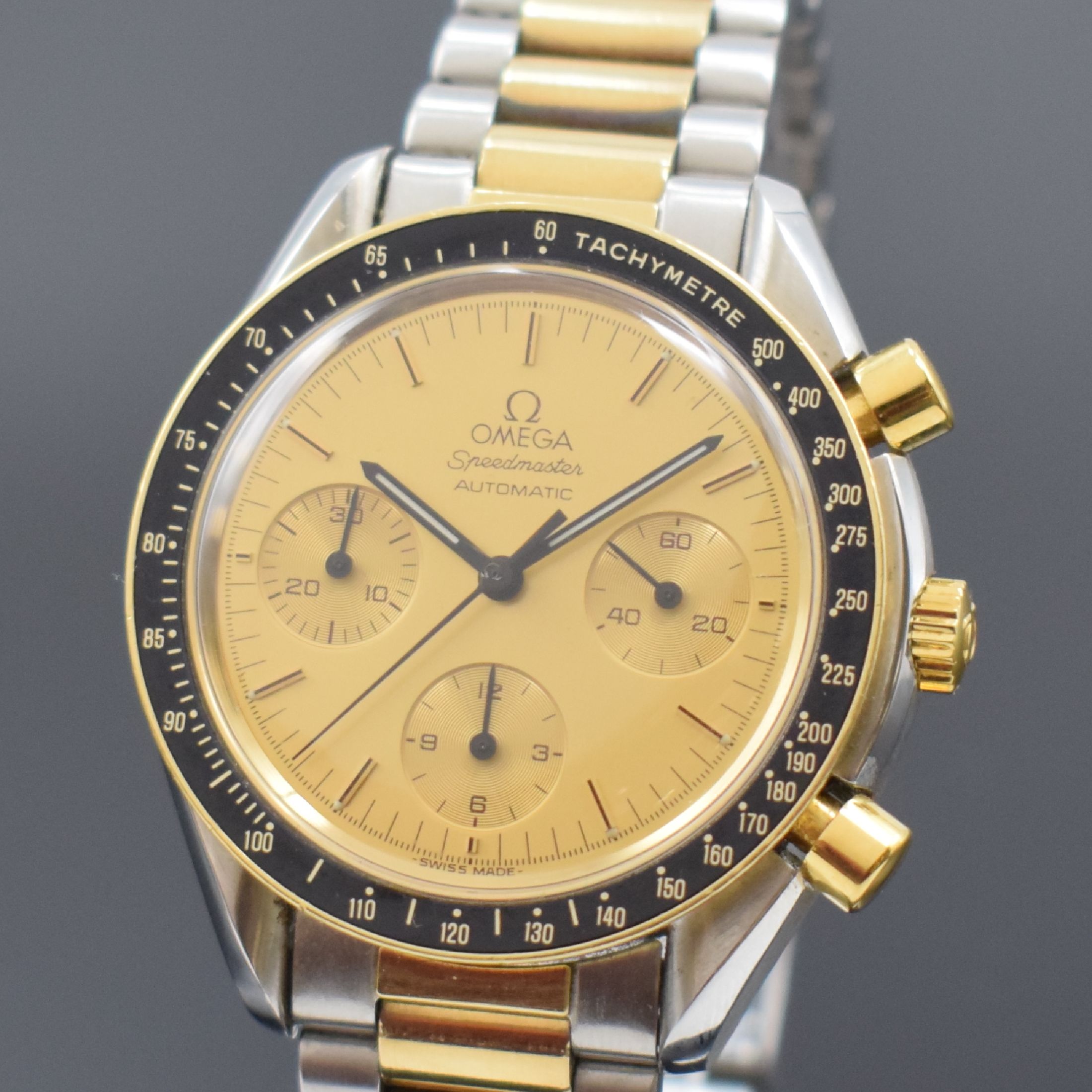 Detail a: OMEGA Speedmaster Bicolor Armbandchronograph Referenz 175.0032, Automatik, Schweiz um 1990, Automatik, gold. Lünette m. Tachymeterskala, z. T. verg. ...