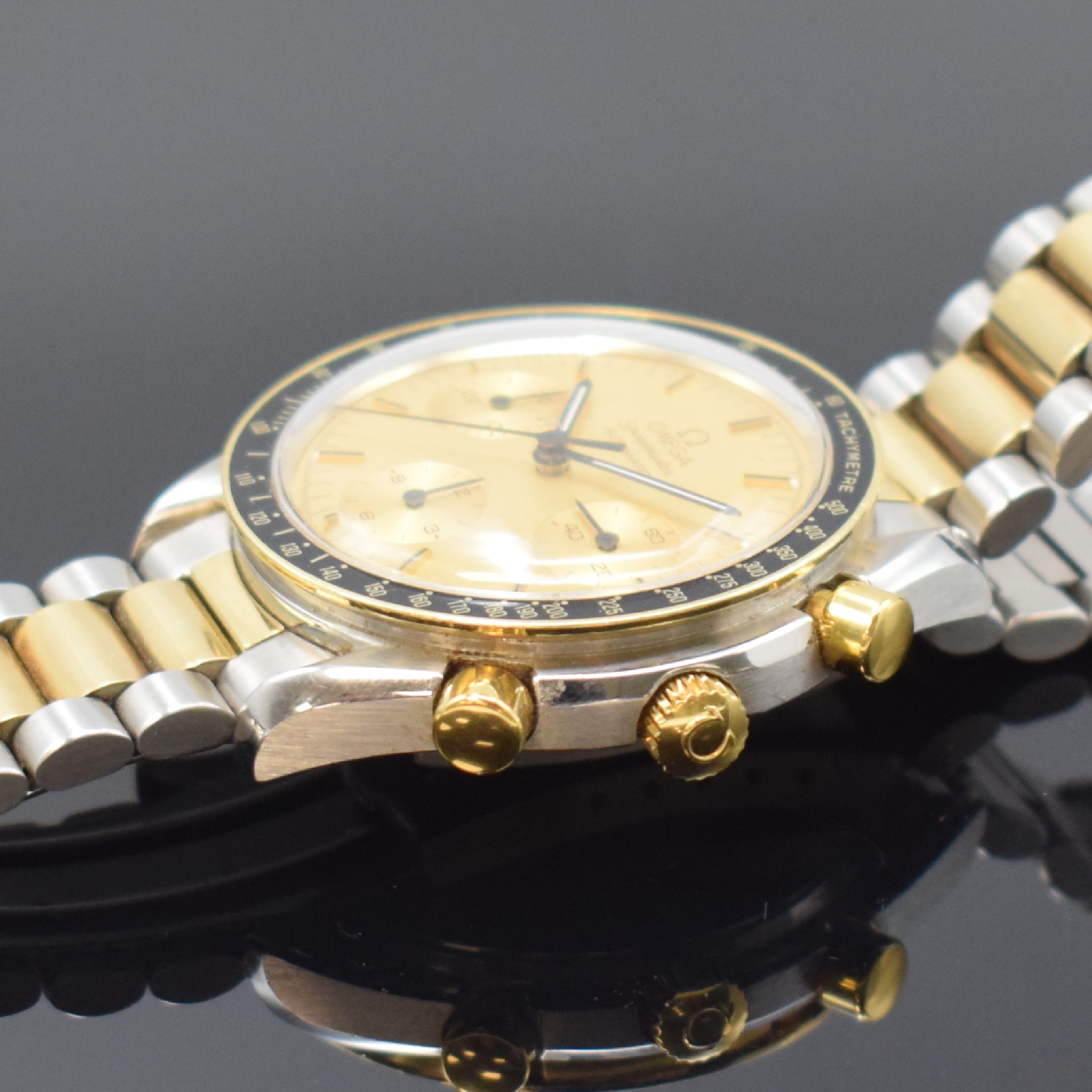 Detail c: OMEGA Speedmaster Bicolor Armbandchronograph Referenz 175.0032, Automatik, Schweiz um 1990, Automatik, gold. Lünette m. Tachymeterskala, z. T. verg. ...