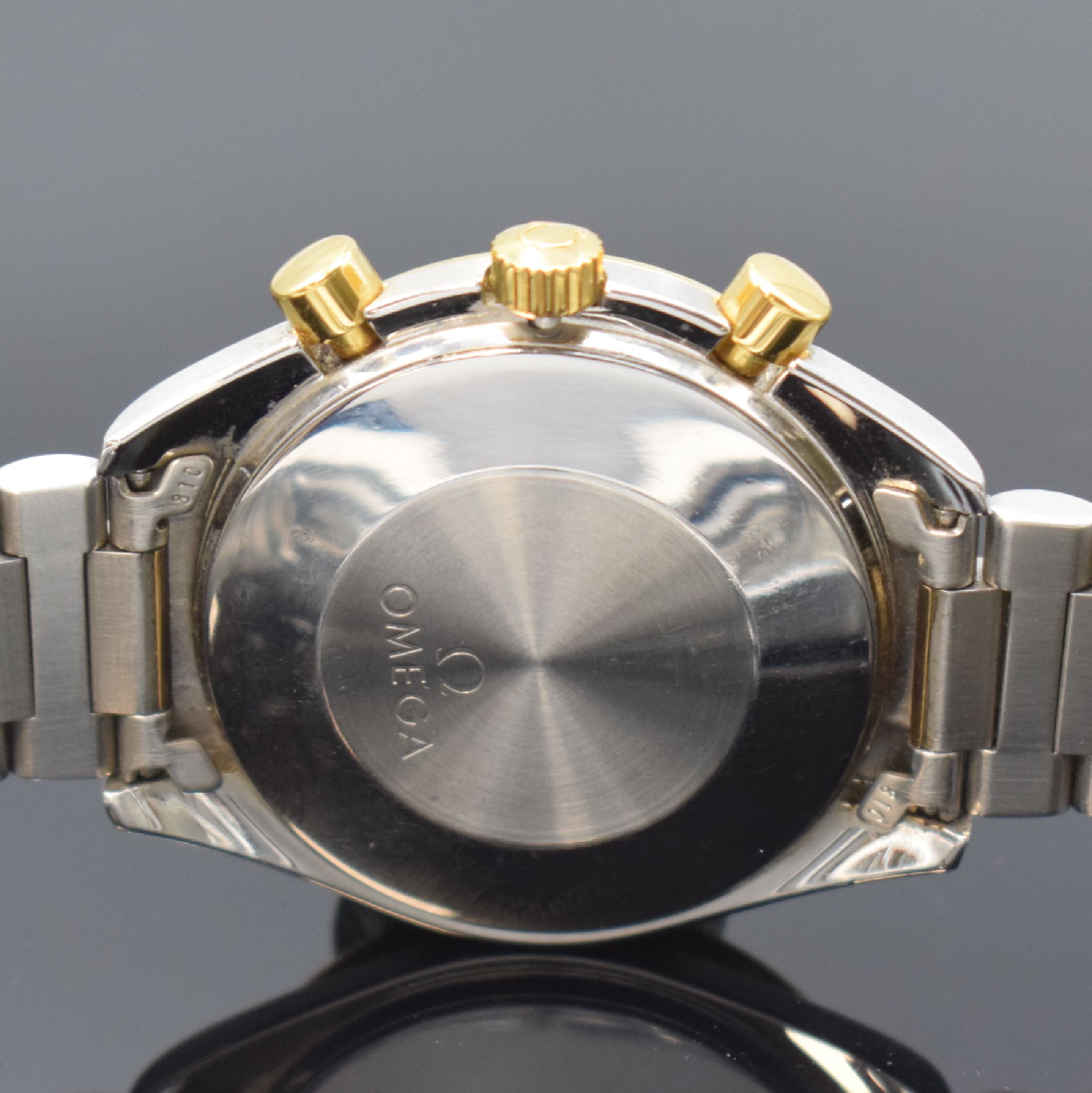 Detail d: OMEGA Speedmaster Bicolor Armbandchronograph Referenz 175.0032, Automatik, Schweiz um 1990, Automatik, gold. Lünette m. Tachymeterskala, z. T. verg. ...