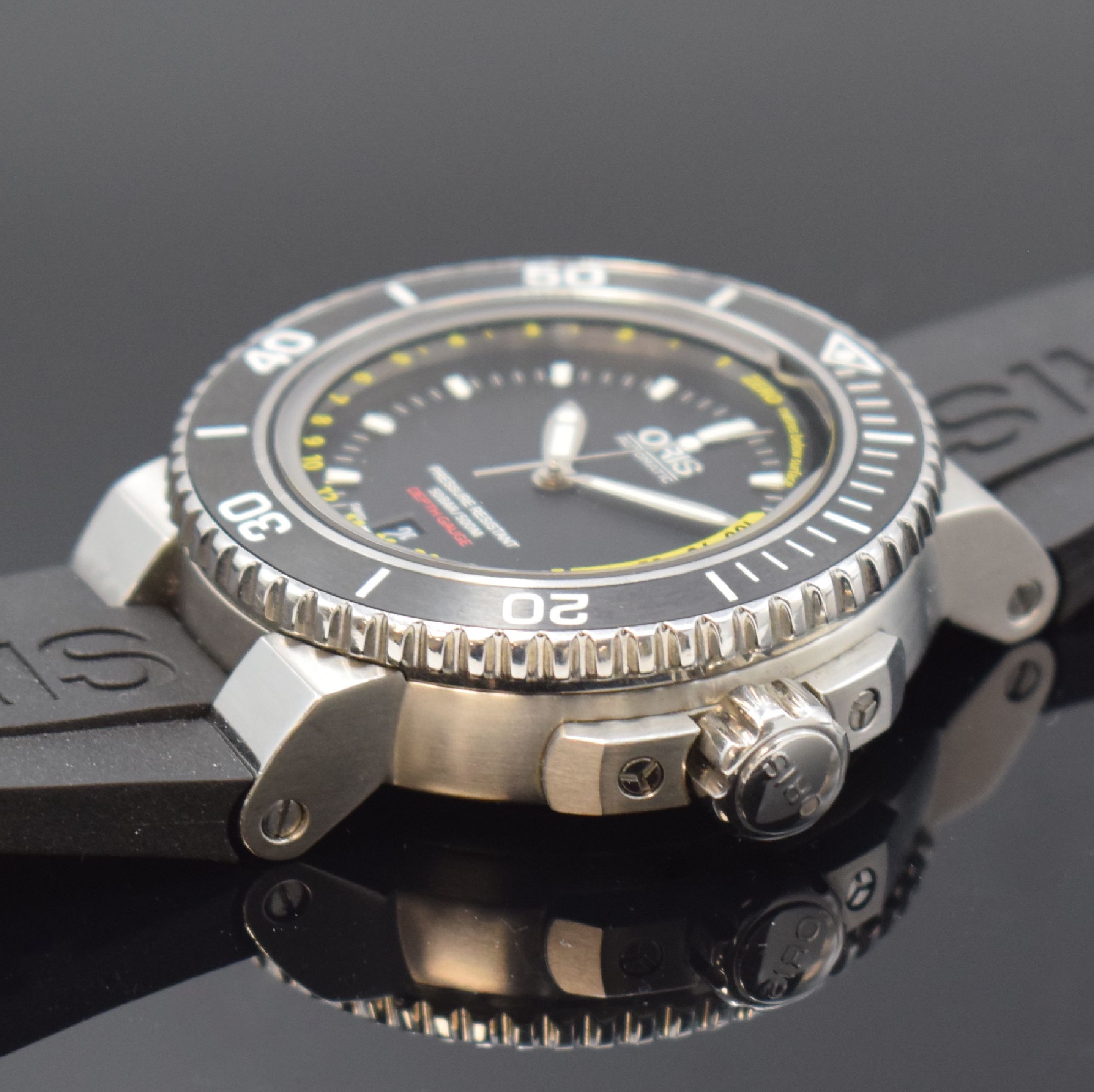 Detail c: ORIS Aquis Depth Gauge Taucherarmbanduhr Referenz 7675, Schweiz um 2015, Automatik, massives beids. vergl. Gehäuse in Edelstahl, Boden u. Krone ...