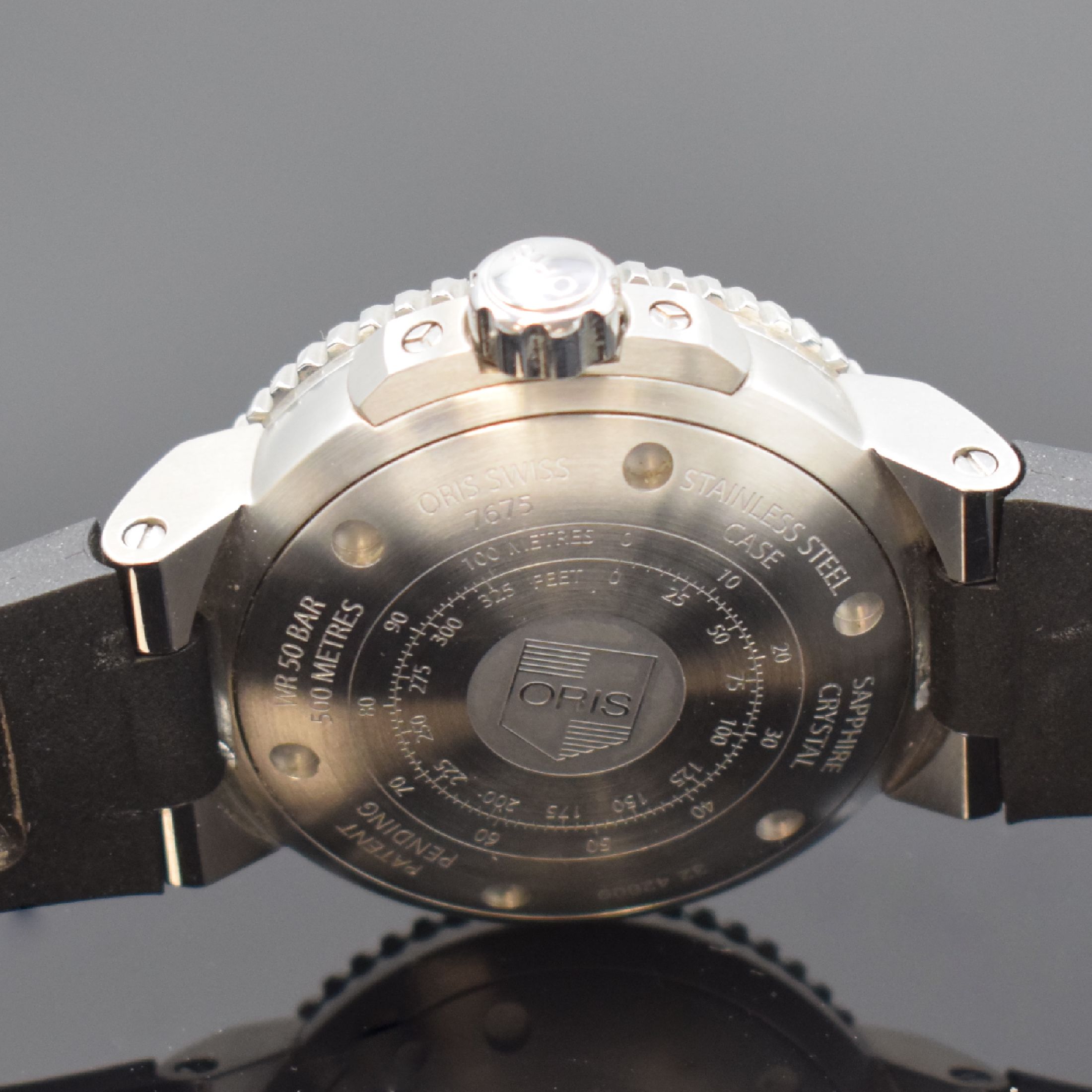 Detail d: ORIS Aquis Depth Gauge Taucherarmbanduhr Referenz 7675, Schweiz um 2015, Automatik, massives beids. vergl. Gehäuse in Edelstahl, Boden u. Krone ...