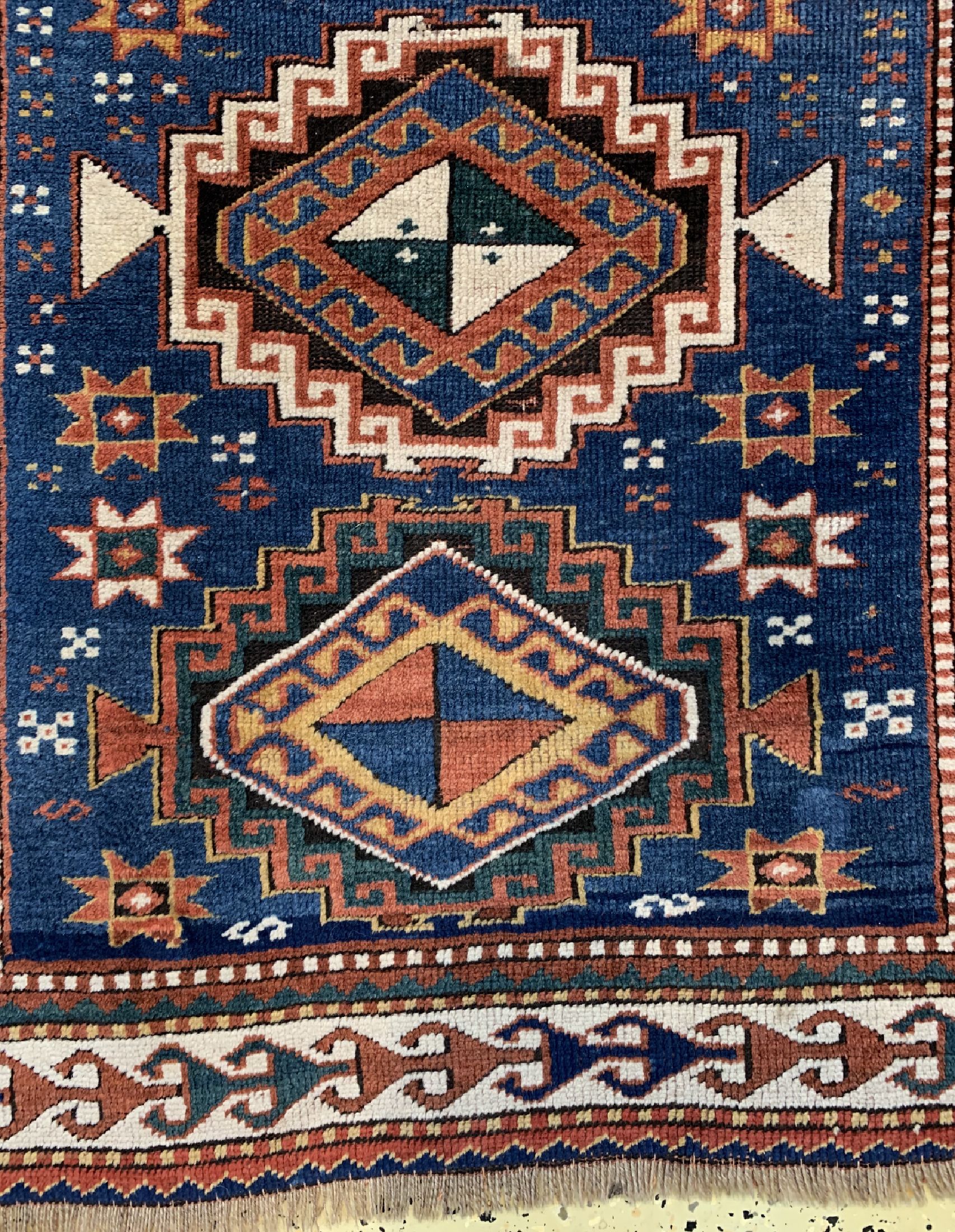 Detail a: Antiker Kazak, Kaukasus, 19.Jhd, Wolle auf Wolle, ca. 180 x 97 cm, EHZ: 2-3