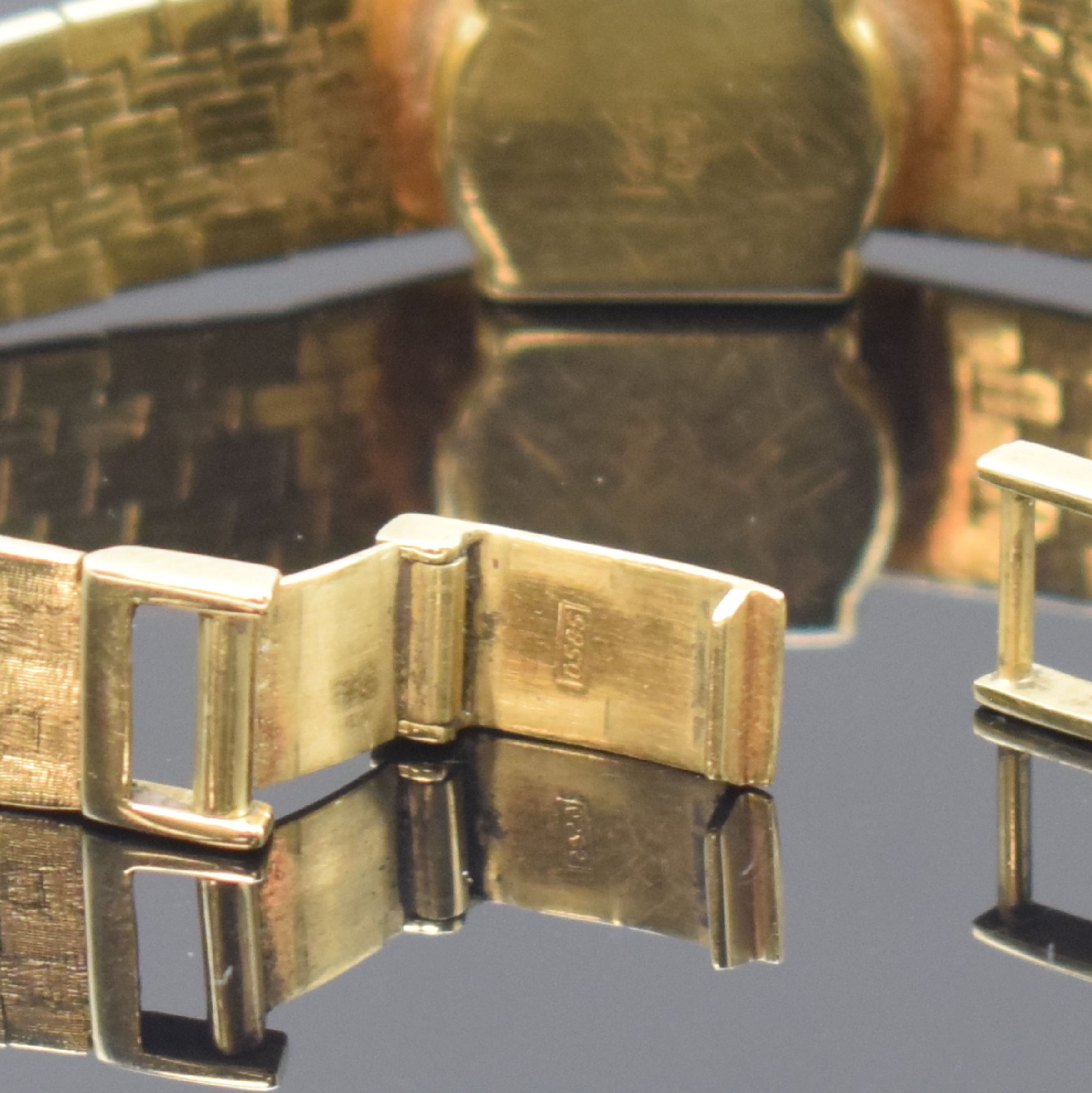 Detail b: CARIB Damenarmbanduhr in GG 585/000, Schweiz 1960er Jahre, später auf Quarzwerk umgebaut, Boden aufgedr., silb. Zifferbl. m. aufgel. Indizes ...