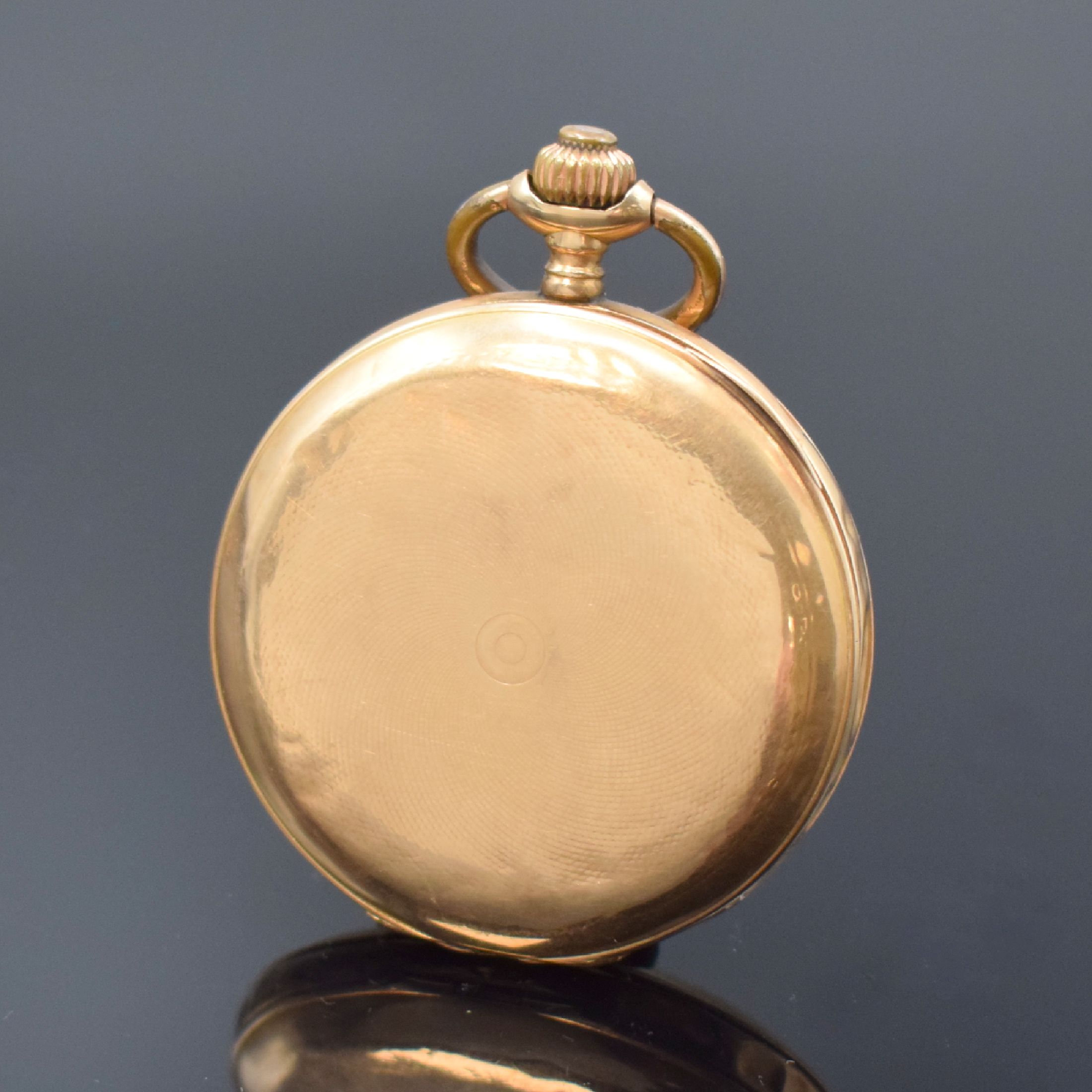Detail c: ARMIN Herrensavonette in RG 585/000, Schweiz um 1900, Geh. dell., guill. Sprung- u. Rückdeckel, Metallcuvette, Emailzifferbl. m. arab. Zahlen, gold. ...