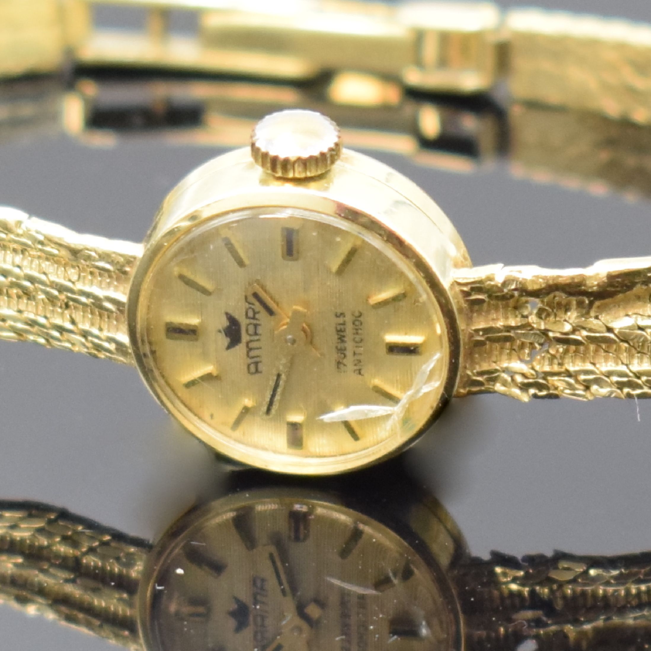 Detail a: AMARA Damenarmbanduhr in GG 585/000, Handaufzug, Schweiz um 1970, Boden aufgedr., verg. Strukturzifferbl., Anz. v. Std. und Min., Goldband def./zu ...