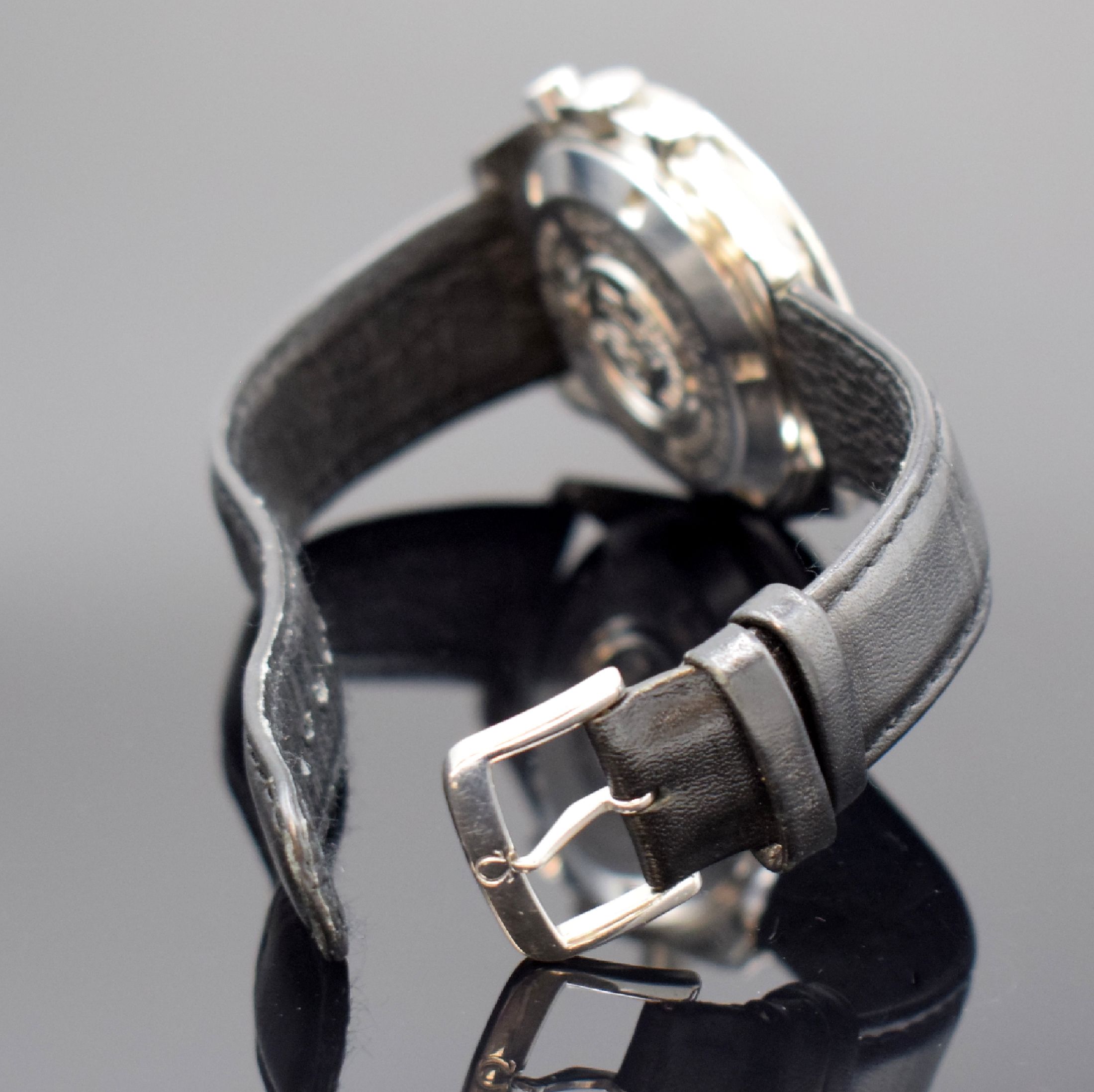 Detail b: OMEGA Speedmaster Professional Armbandchronograph in Stahl Referenz 145.022- 78, Schweiz um 1980, Handaufzug, verschr. Geh., Boden m. ...