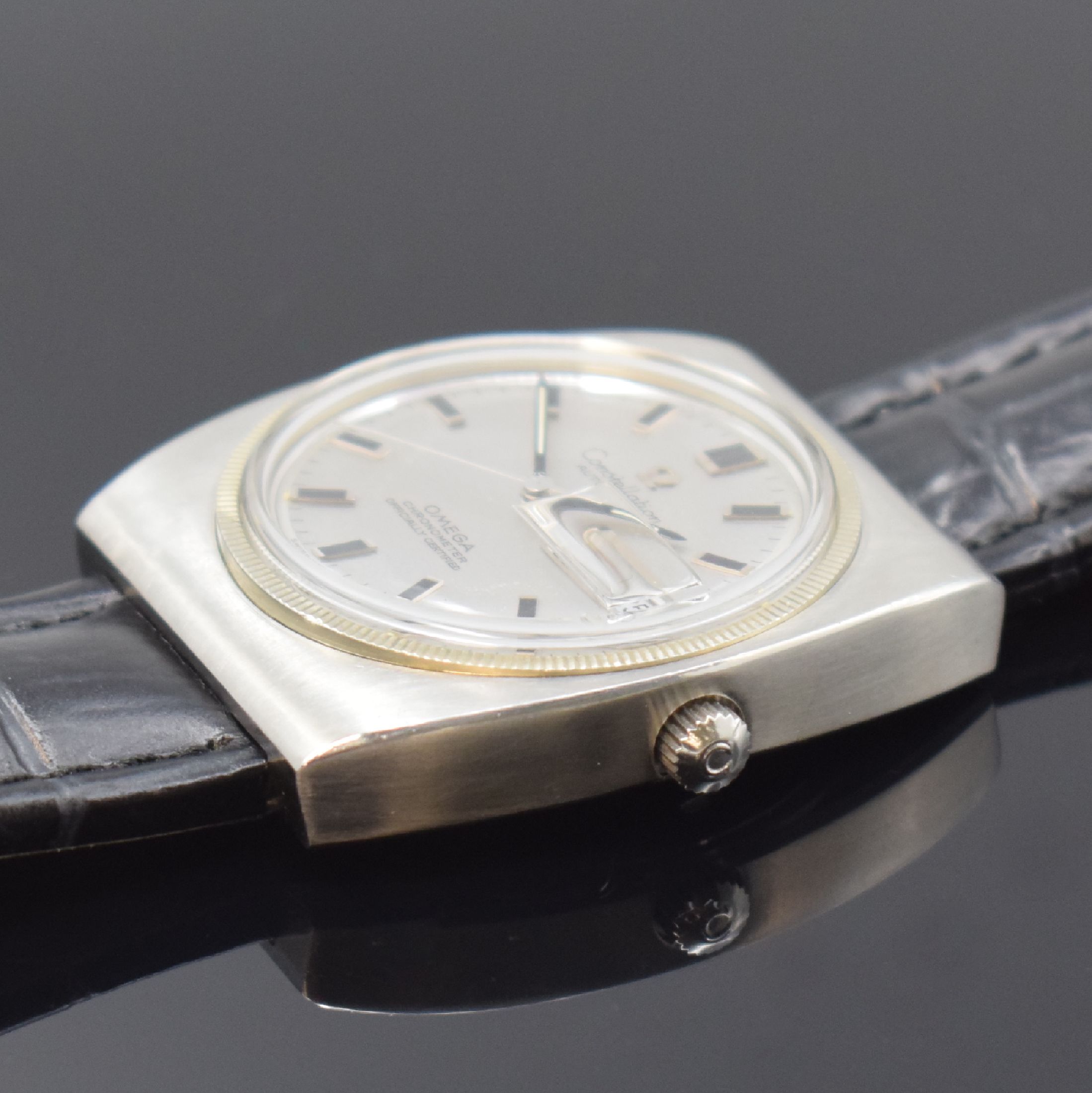 Detail b: OMEGA Constellation Armbandchronometer in Stahl mit Weißgold-Lünette Referenz 168.041, Automatik, Schweiz um 1969, verschr. Boden m. Darst. ...
