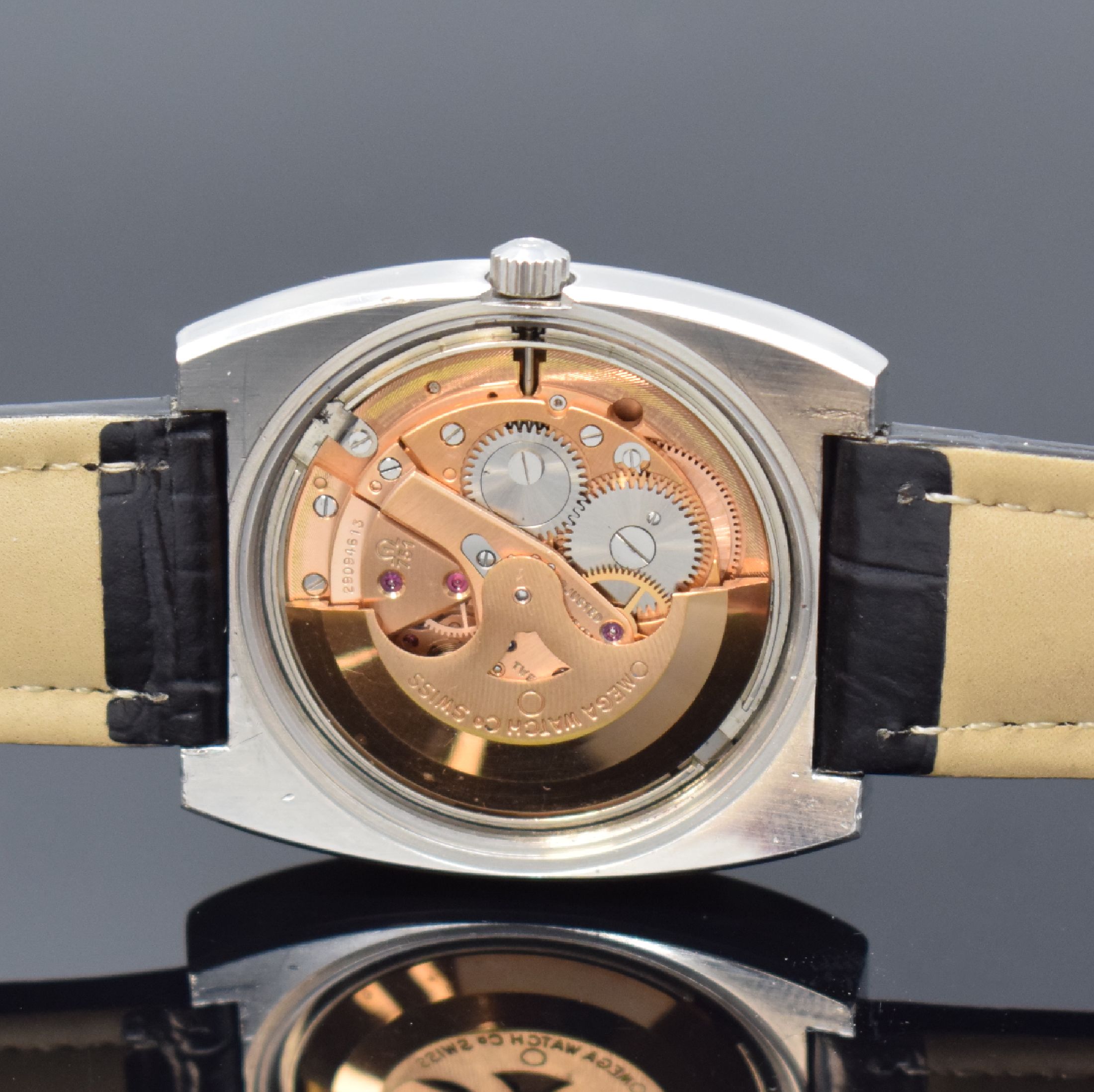 Detail d: OMEGA Constellation Armbandchronometer in Stahl mit Weißgold-Lünette Referenz 168.041, Automatik, Schweiz um 1969, verschr. Boden m. Darst. ...