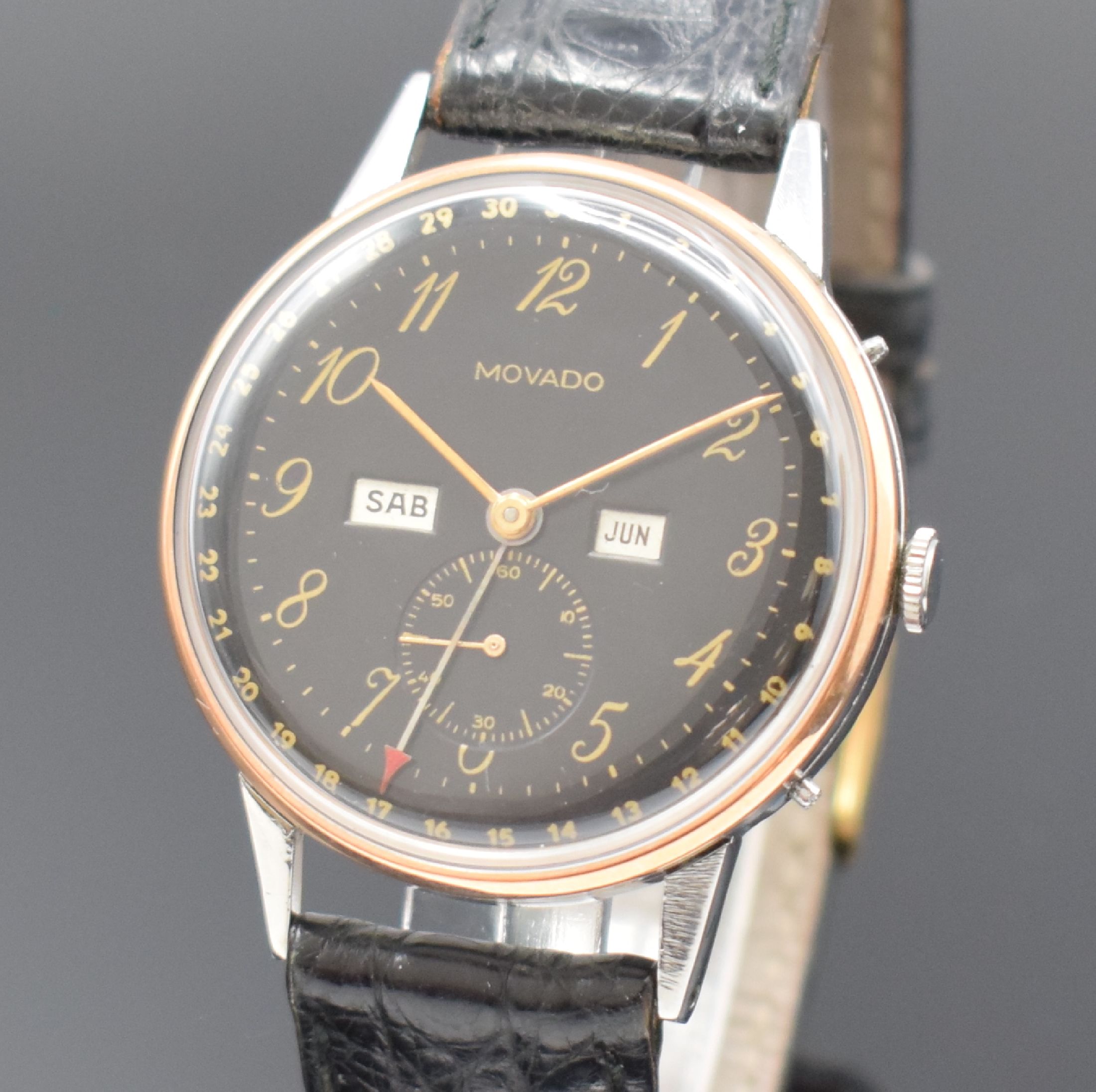 Detail a: MOVADO Herrenarmbanduhr mit Vollkalender in Stahl und Rotgold Referenz 14836, Handaufzug, Schweiz um 1940, 3-teil. Geh., Boden und Glasrand aufgedr., ...