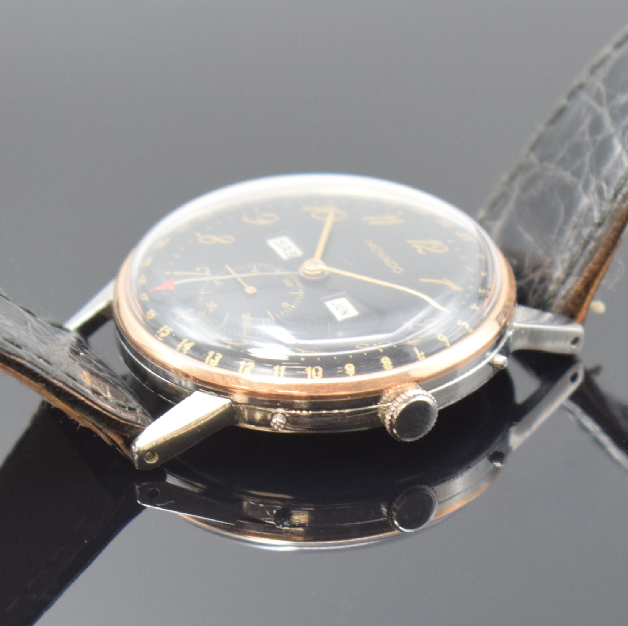 Detail b: MOVADO Herrenarmbanduhr mit Vollkalender in Stahl und Rotgold Referenz 14836, Handaufzug, Schweiz um 1940, 3-teil. Geh., Boden und Glasrand aufgedr., ...