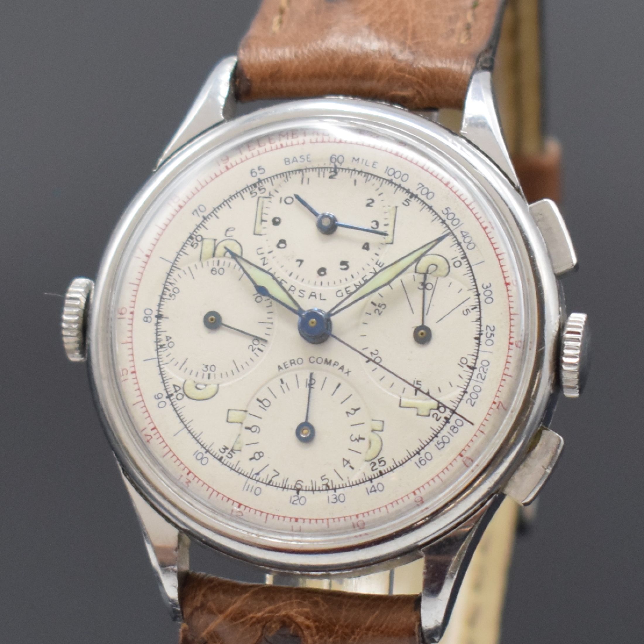 Detail a: UNIVERSAL GENEVE Aero-Compax Schaltradchronograph in Stahl Referenz 22538, Handaufzug, Schweiz um 1940, 3-teil. Geh., Boden und Glasrand aufgedr., ...