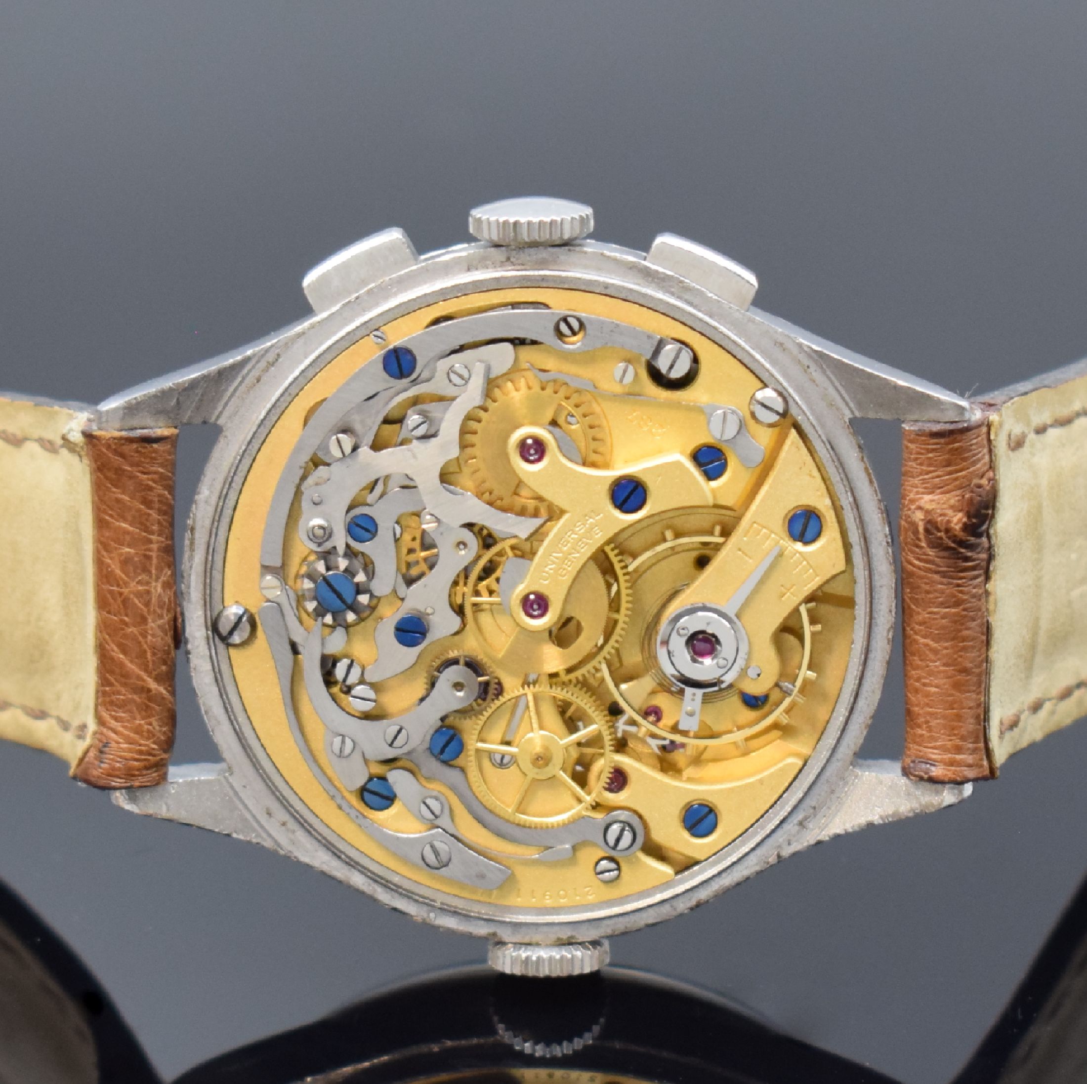 Detail e: UNIVERSAL GENEVE Aero-Compax Schaltradchronograph in Stahl Referenz 22538, Handaufzug, Schweiz um 1940, 3-teil. Geh., Boden und Glasrand aufgedr., ...