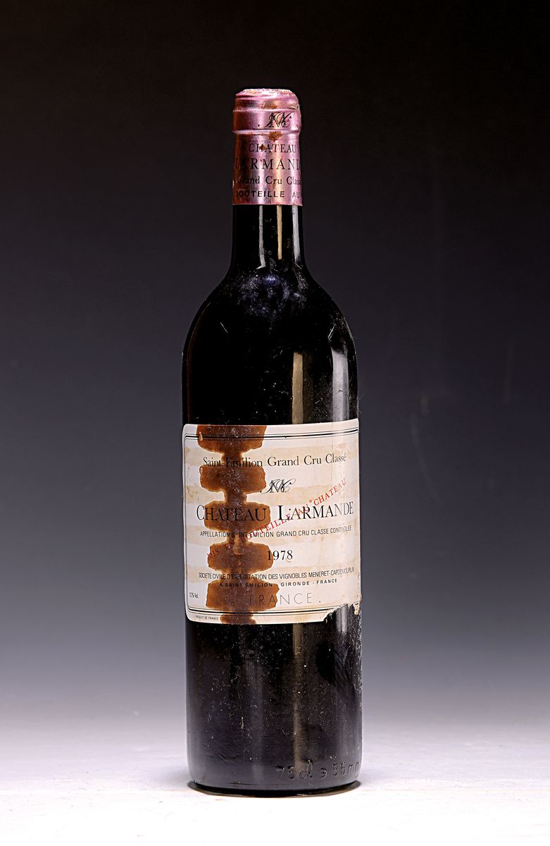 1 Flasche 1978 Chateau Larmande, Saint Emilion, ca. 750ml, 12% Vol., Etikett lädiert und beschmutzt, Into Neck