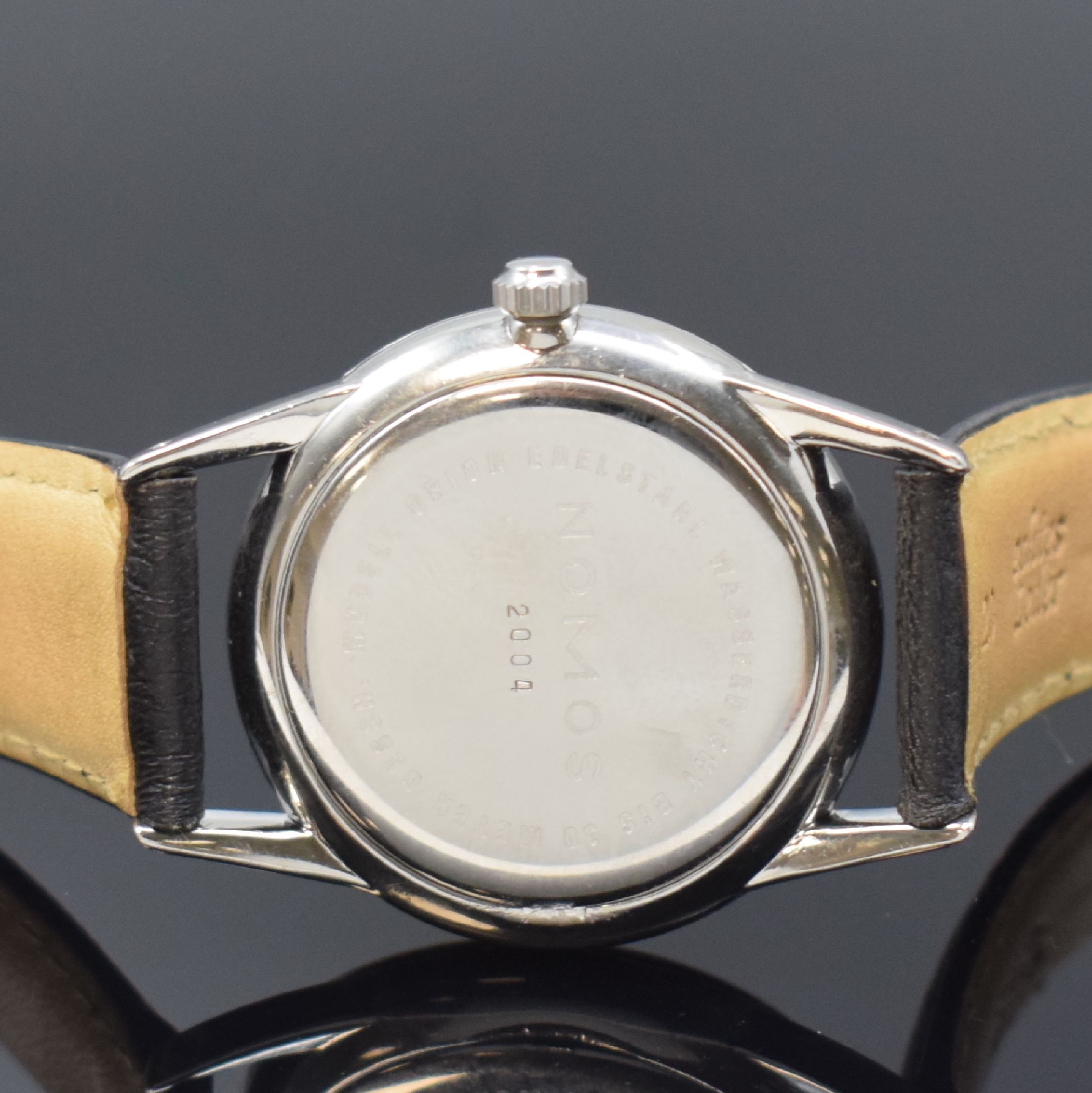 Detail d: NOMOS Glashütte Herrenarmbanduhr Modell Orion in Stahl, Deutschland um 2000, Handaufzug, Edelstahlgeh. inkl. Lederband m. orig. Dornschl., Boden und ...