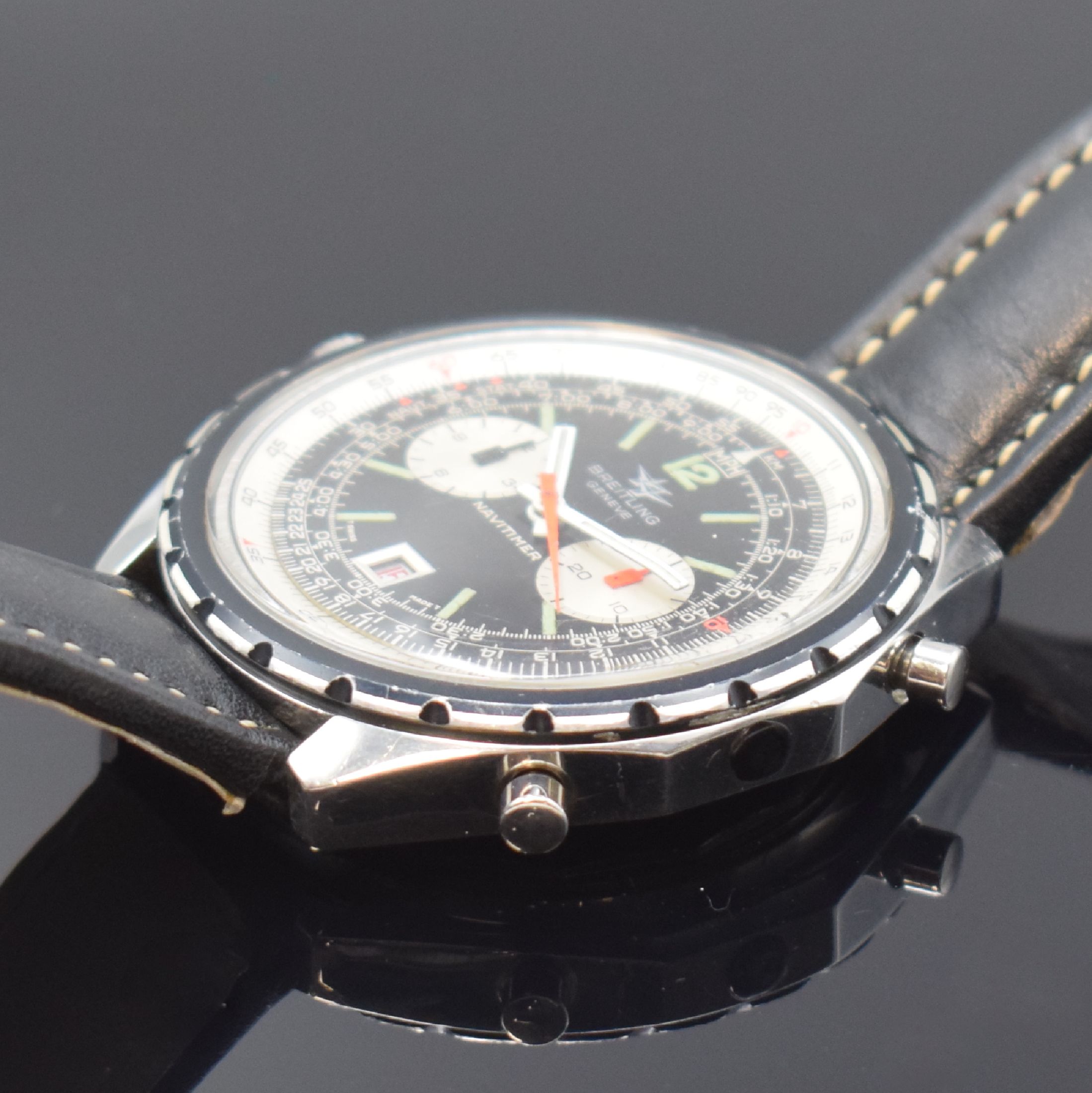 Detail d: BREITLING Navitimer Armbandchronograph Referenz 1806 in Stahl, Automatik, Schweiz um 1972, verschr. Boden (stark poliert) orig. Krone und Drücker, ...