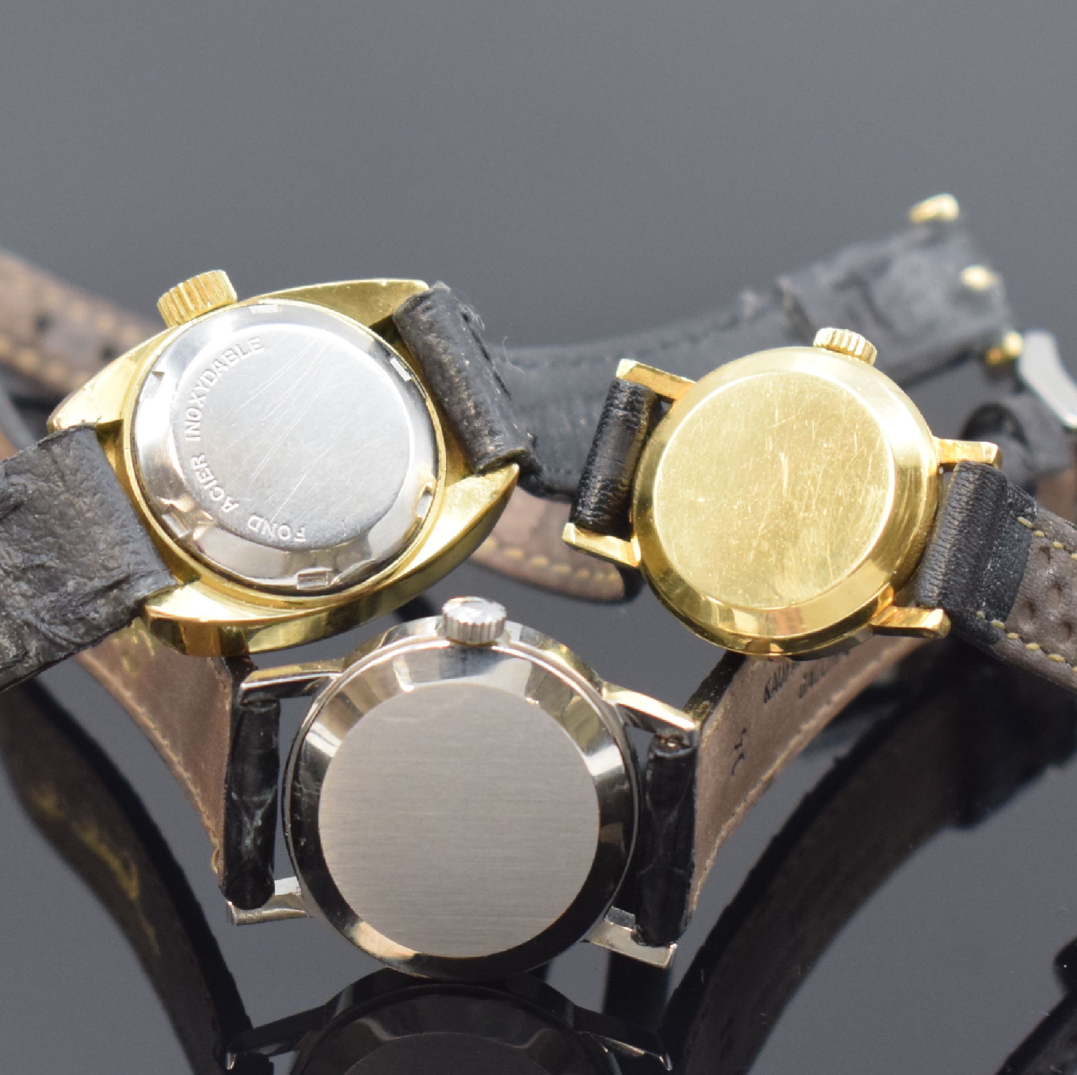 Detail c: OMEGA Ladymatic Damenarmbanduhr in GG 750/000 und 2 weitere, Schweiz um 1970, 1. Omega, Automatik, Boden aufgedr., silb. Zifferbl. m. aufges. ...