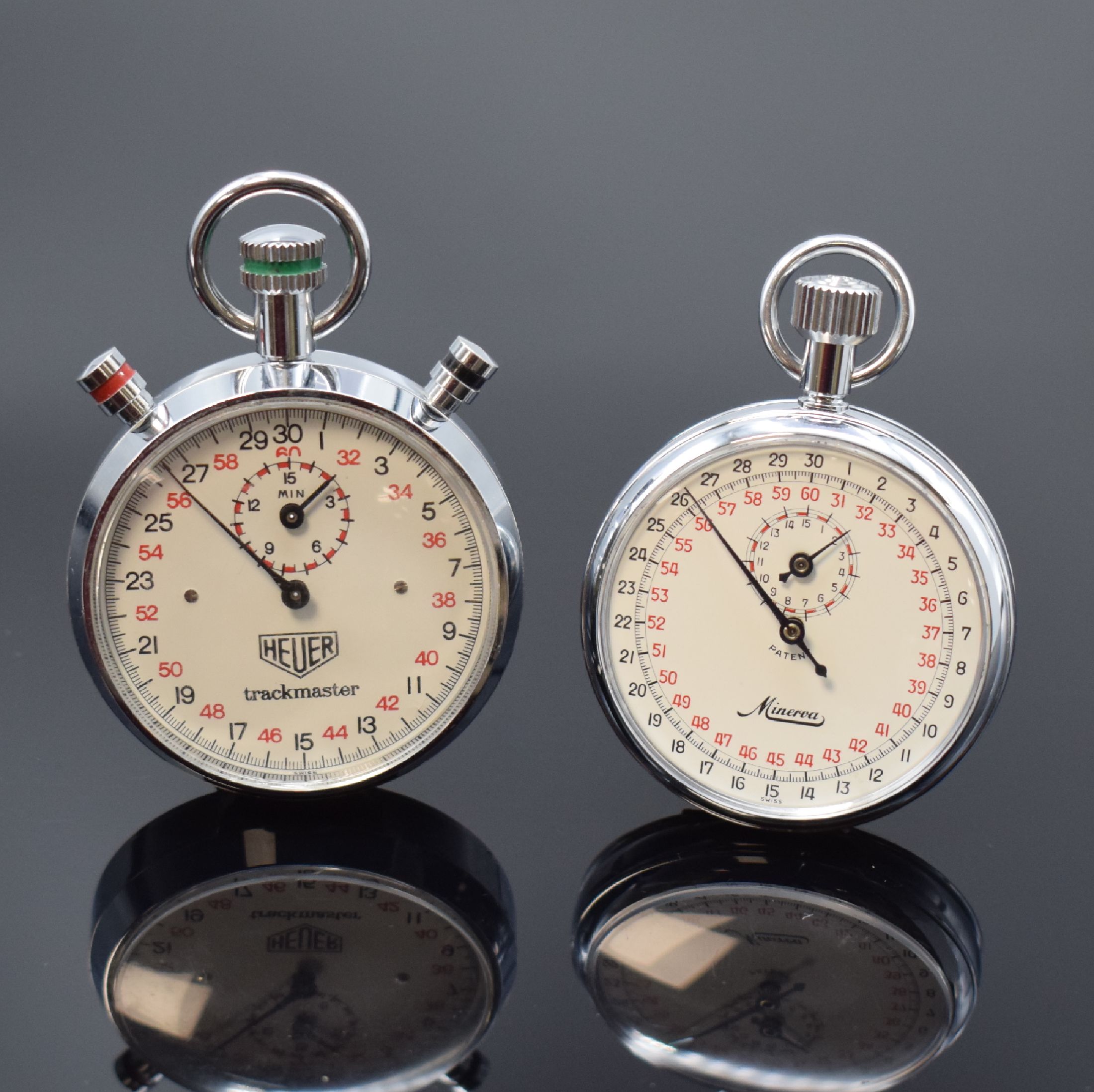 HEUER und MINERVA 2 verchromte Stoppuhren, beide Schnellschwinger, Schweiz um 1970, 30er und 60er Außenteilung, Glasrand aufgedr., 15 Min.-Stoppz., ...