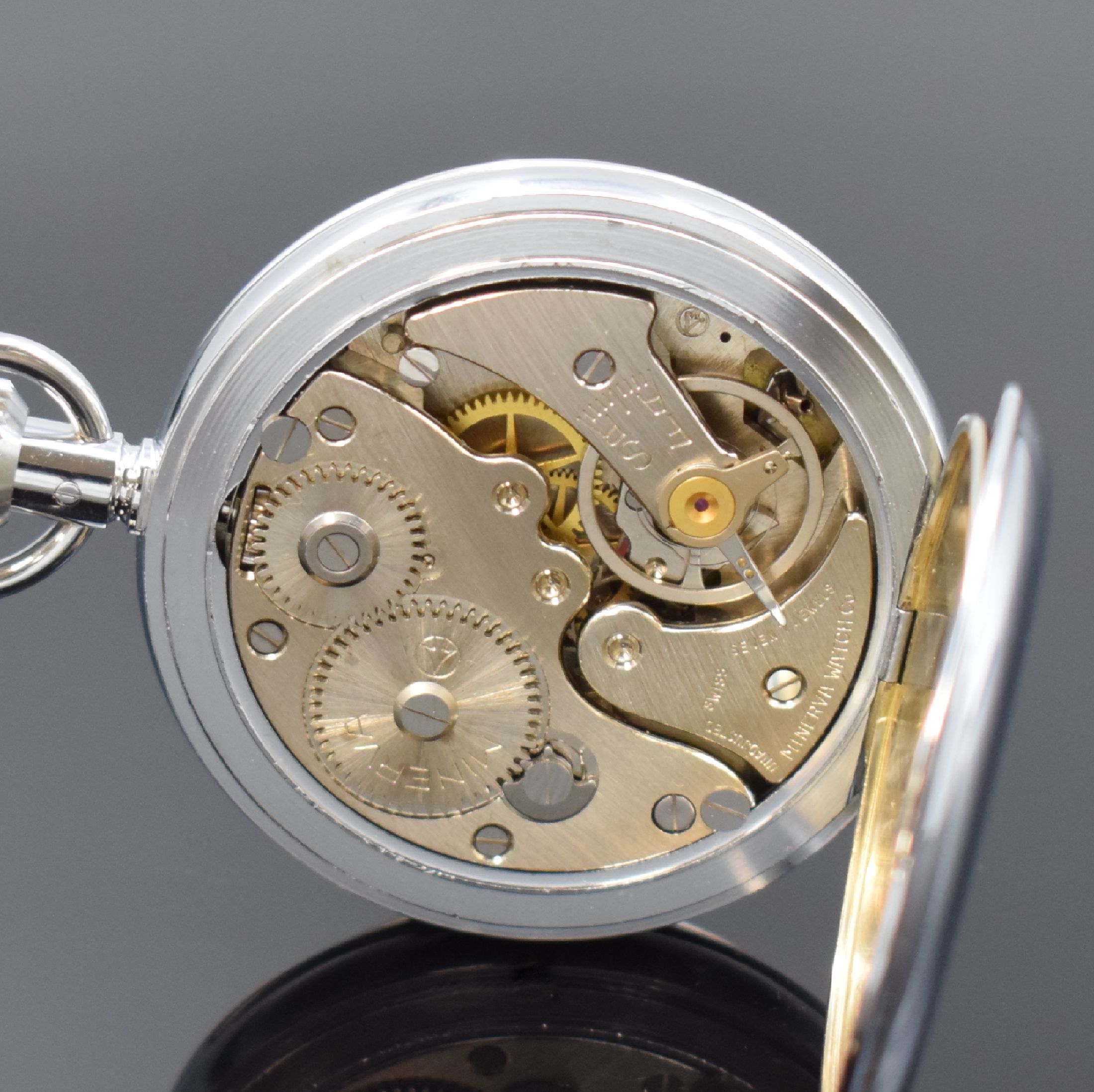 Detail d: HEUER und MINERVA 2 verchromte Stoppuhren, beide Schnellschwinger, Schweiz um 1970, 30er und 60er Außenteilung, Glasrand aufgedr., 15 Min.-Stoppz., ...
